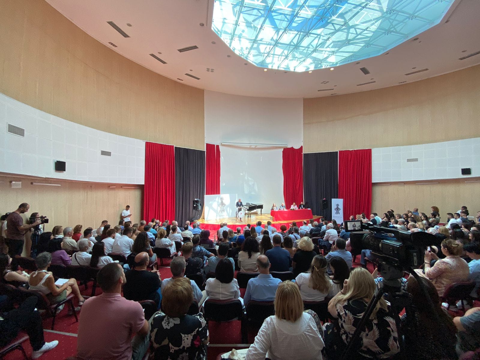 Seminari i 41-të Ndërkombëtar për Gjuhën, Letërsinë dhe Kulturën Shqiptare nis me një hapje madhështore