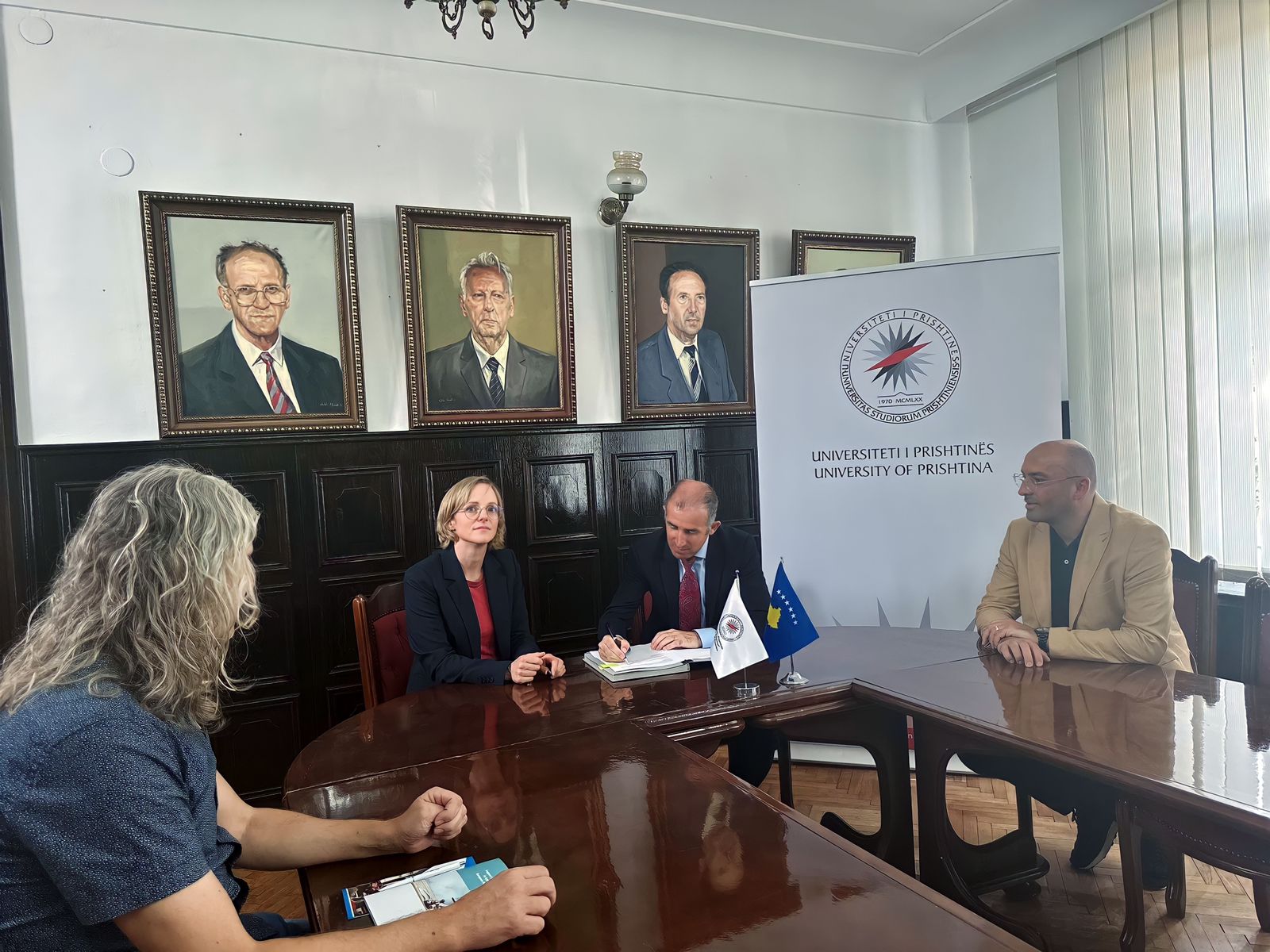 Universiteti i Prishtinës dhe Konfederata Zvicerane nënshkruajnë marrëveshje për të avancuar edukimin për të drejtat e njeriut