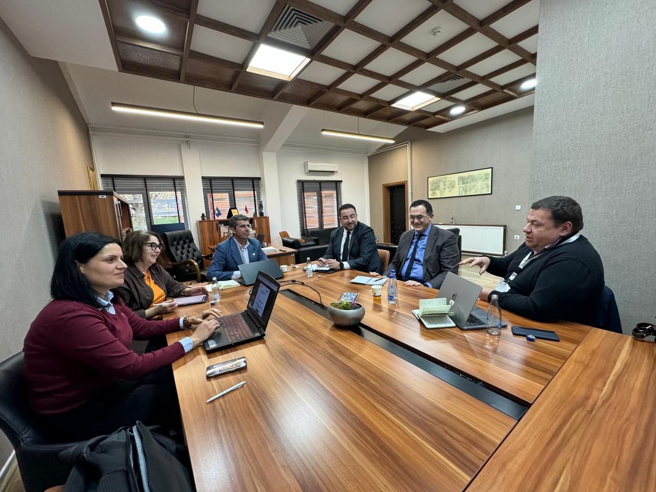 Mbahet takimi konstituiv i bordit drejtues i shkollës kombëtare të kërkimeve në Teknologji të Informacionit dhe komunikimit në Kosovë.
