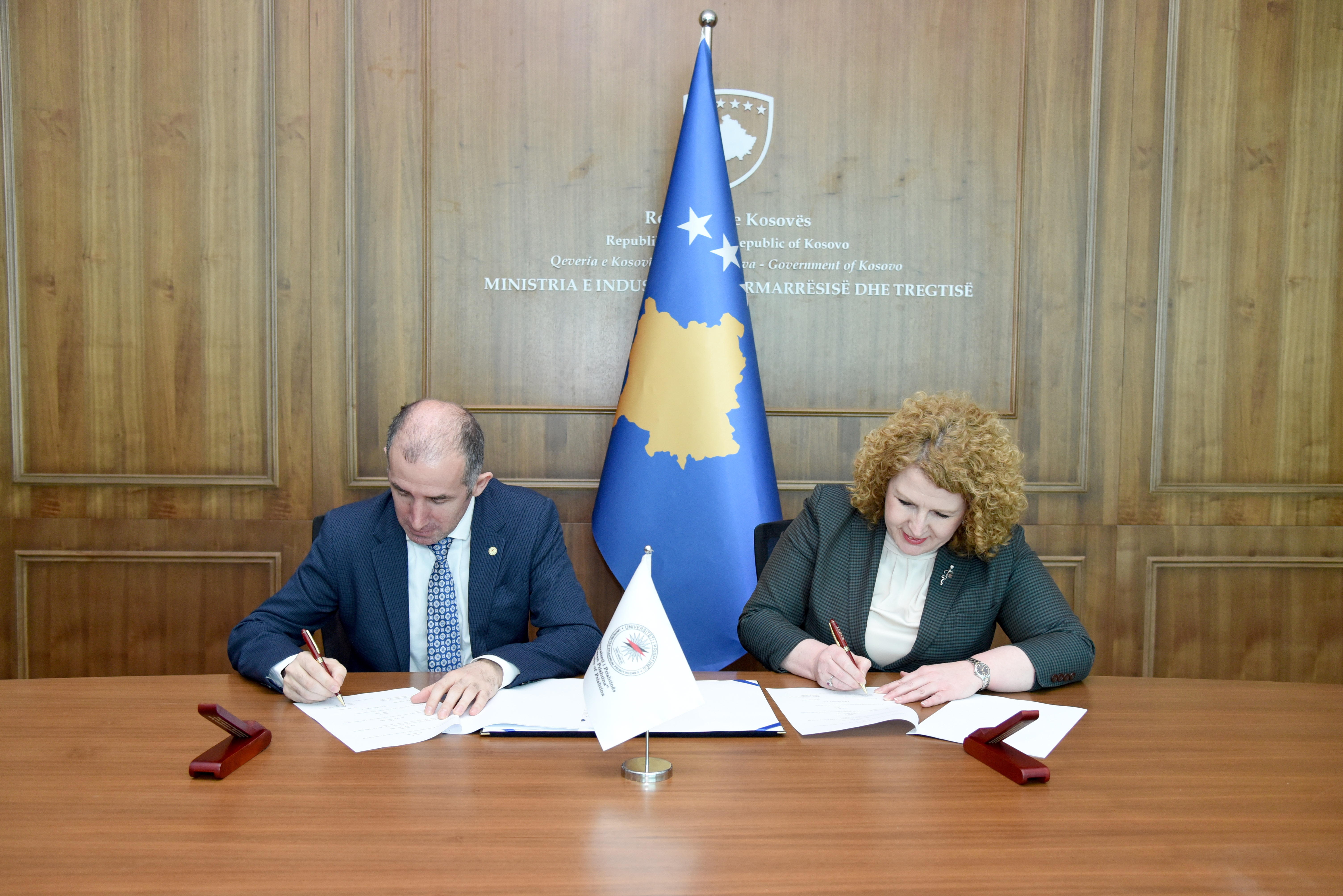 UP-ja dhe Ministria e Industrisë, Ndërmarrësisë dhe Tregtisë me marrëveshje bashkëpunimi për Qendrën e Inovacionit dhe Ndërmarrësisë