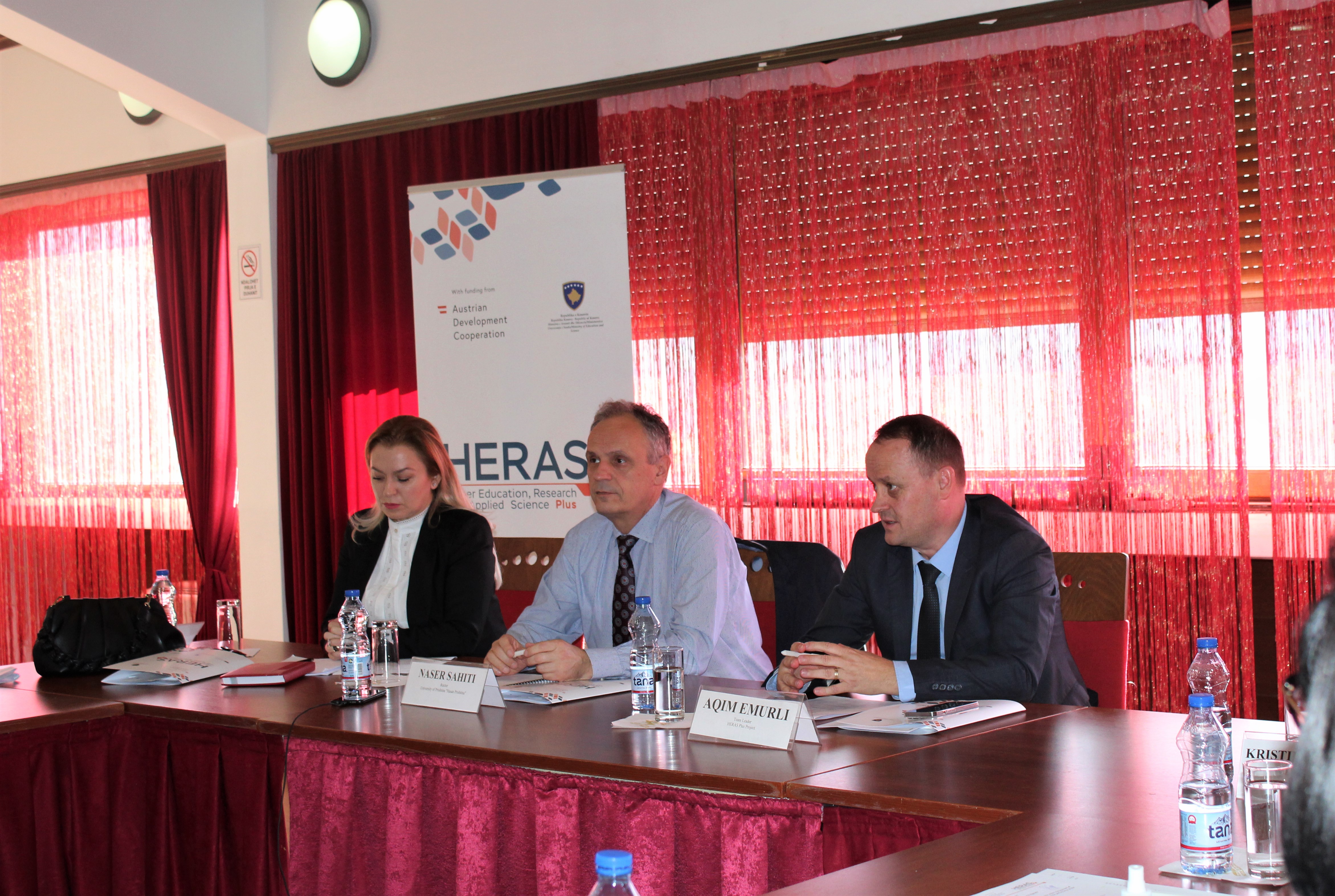 Matja e përformancës së stafit akademik të UP-së, tema e diskutimit e punëtorisë së organizuar nga UP-ja dhe HERAS+