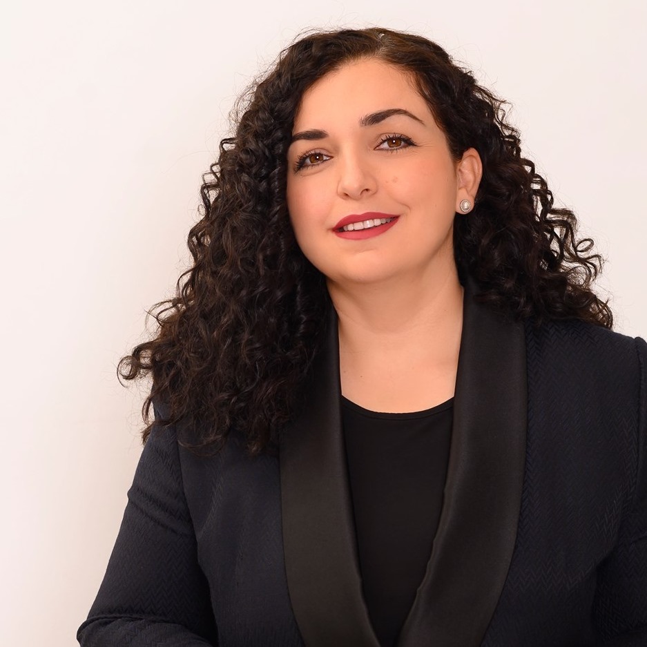Mësimdhënësja e UP-së, Vjosa Osmani zgjidhet Presidente e Kosovës – urimi nga rektori Sahiti