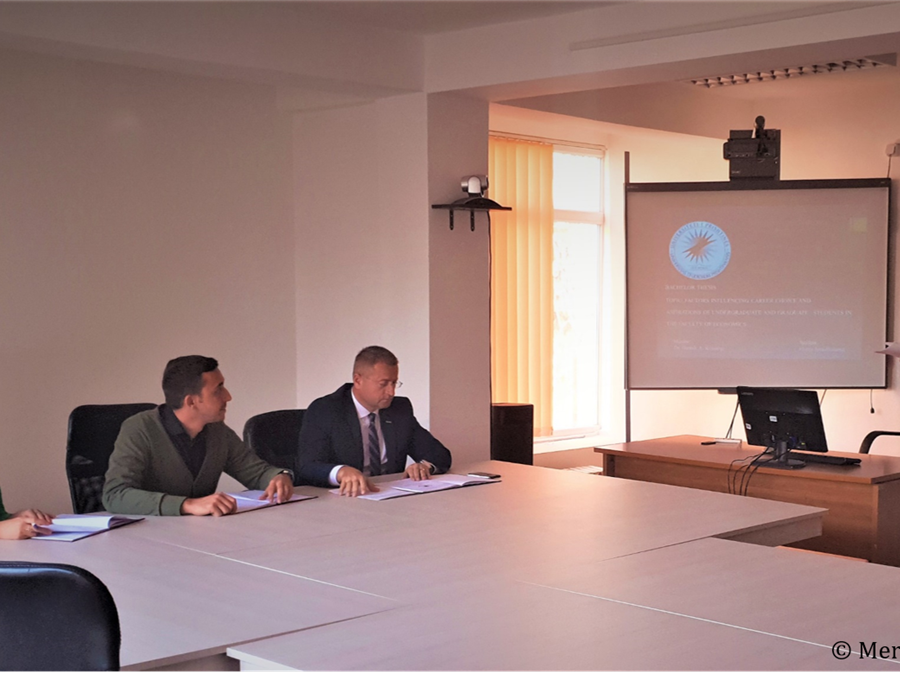 Diplomon studentja e parë në programin tërësisht në gjuhën angleze në UP