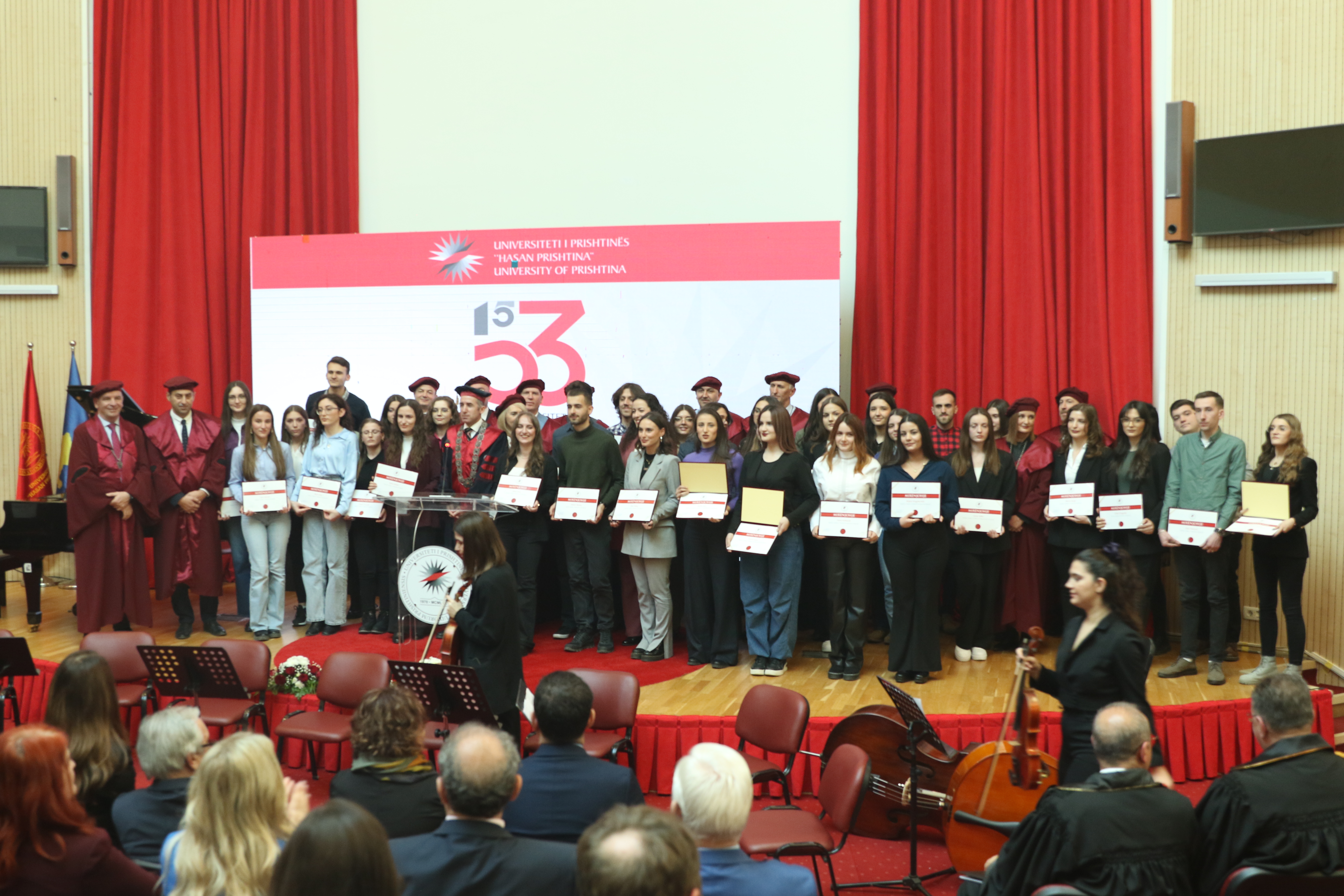 UP-ja, me rastin e 53-vjetorit të themelimit, ka ndarë mirënjohje për studentët e dalluar
