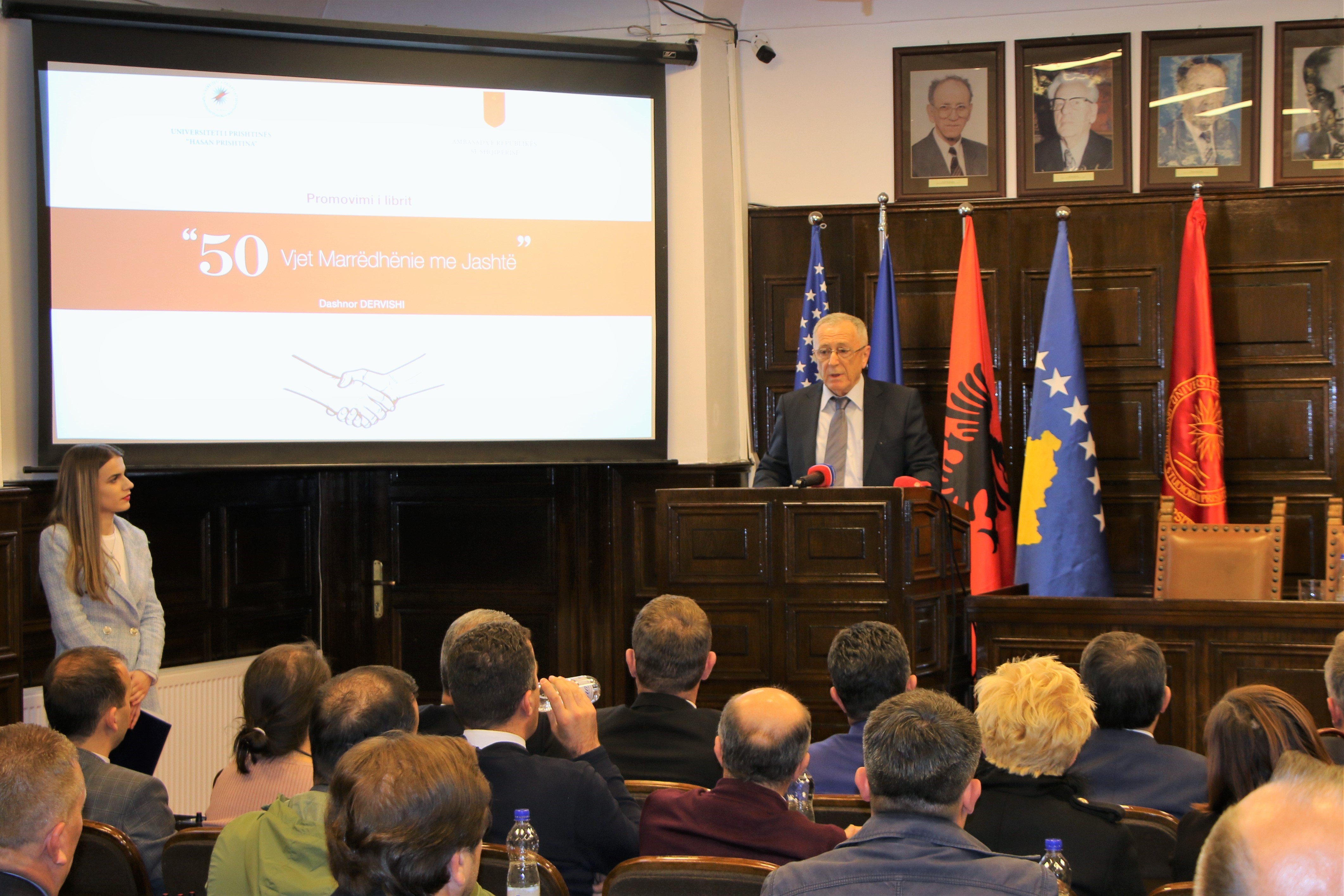 Në UP, promovohet libri “50 Vjet Marrëdhënie me Jashtë”