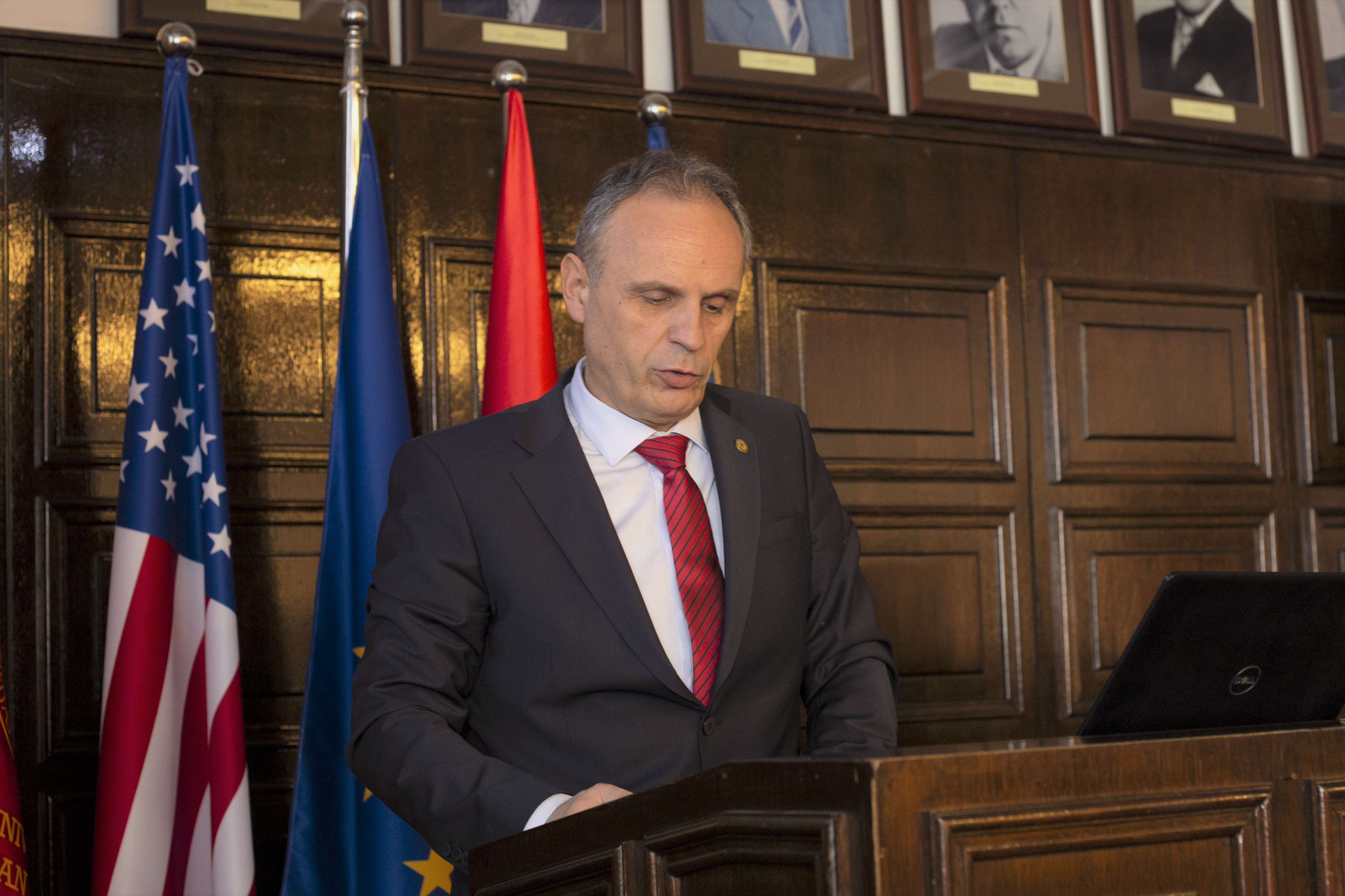 Rektori Sahiti ua uron studentëve nisjen e vitit akademik 2021/22