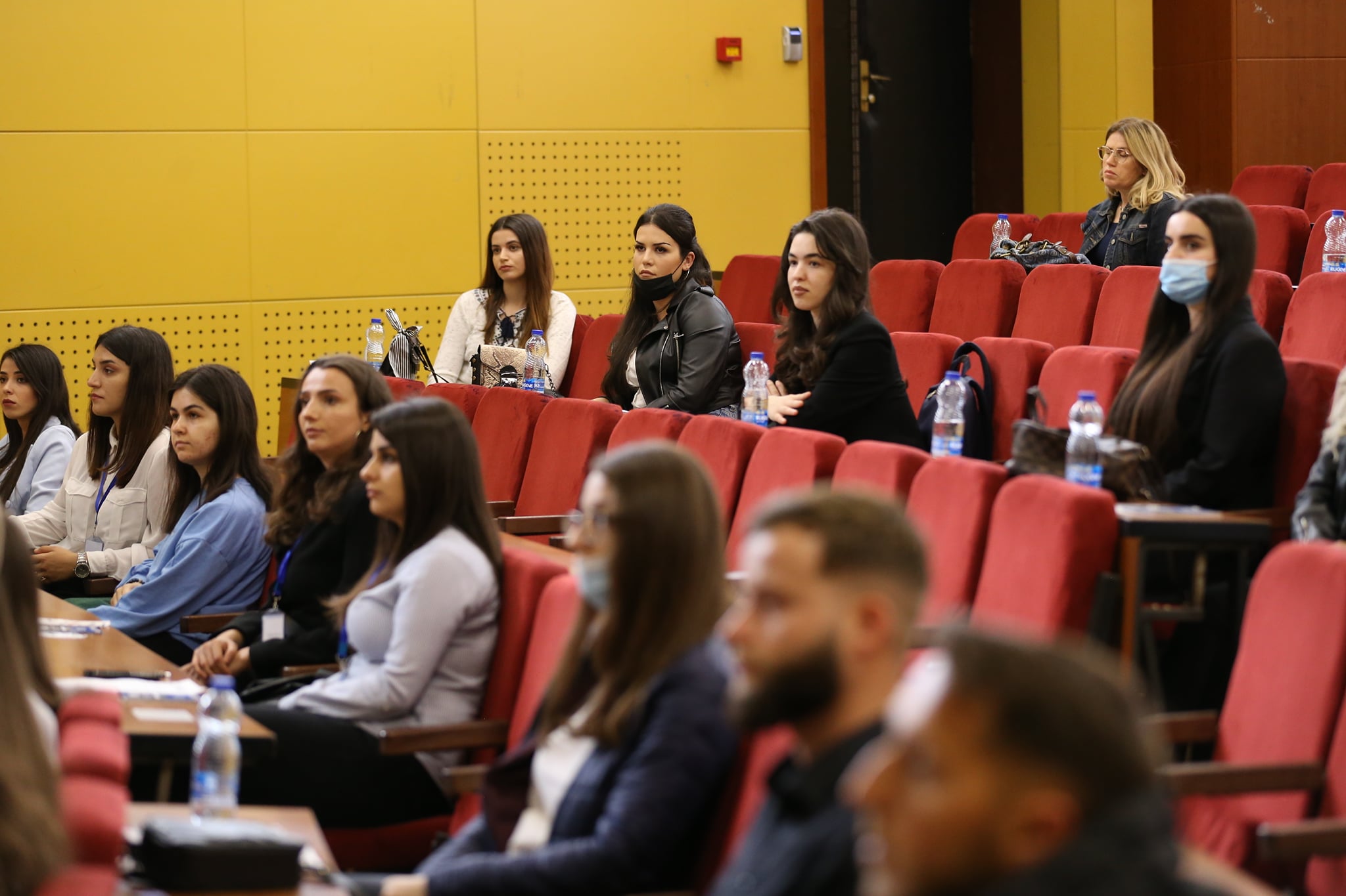 Studentët diskutojnë rreth ndikimit të korrupsionit në arsimin e lartë dhe mënyrat ligjore për luftimin e tij