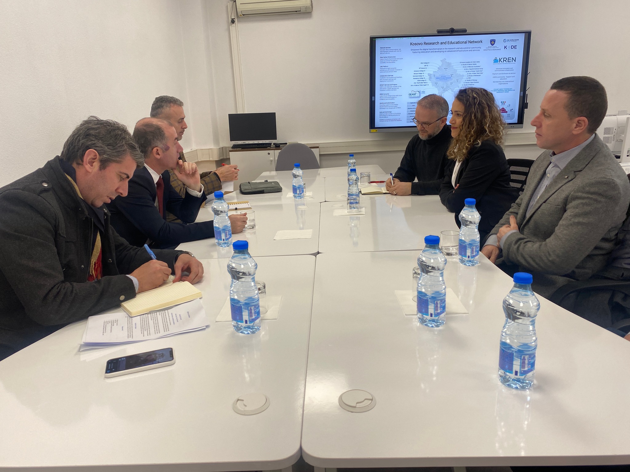 Rektori nënshkruan memorandum bashkëpunimi me Parkun e Trajnimit dhe Inovacionit në Prizren dhe viziton KREN-in