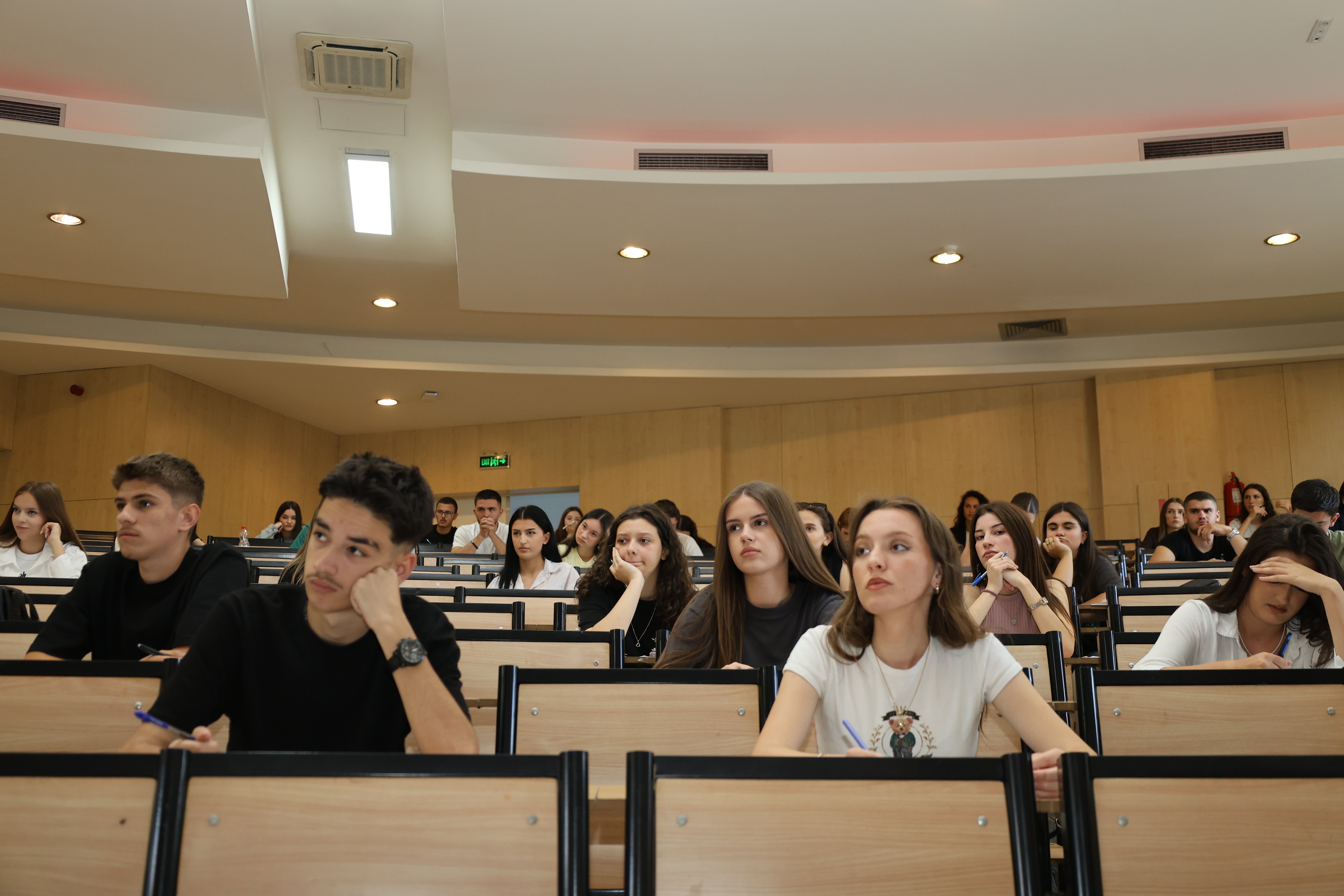 Sqarim i Universitetit të Prishtinës në lidhje me disa shkrime mediale në të cilat u ngatërruan shifrat e kandidatëve për studentë