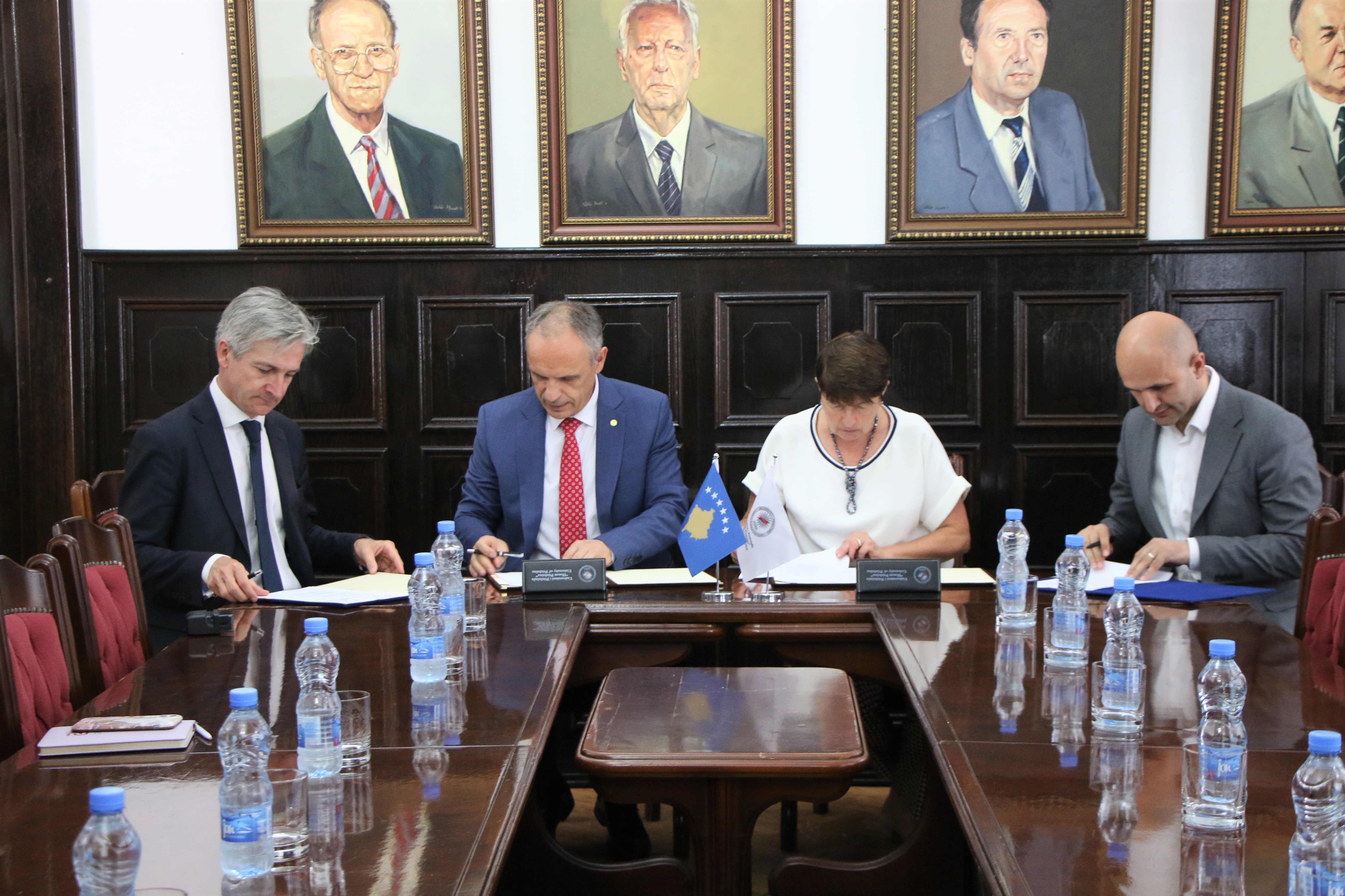 Universiteti i Prishtinës nënshkruan marrëveshje bashkëpunimi për projektin arkeologjik franko-kosovar në Kosovë