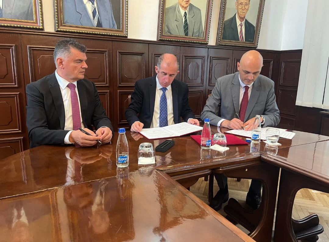 Marrëveshje bashkëpunimi për financimin e bursave dhe donacioneve për studentët e Degës së Farmacisë të Fakultetit të Mjekësisë