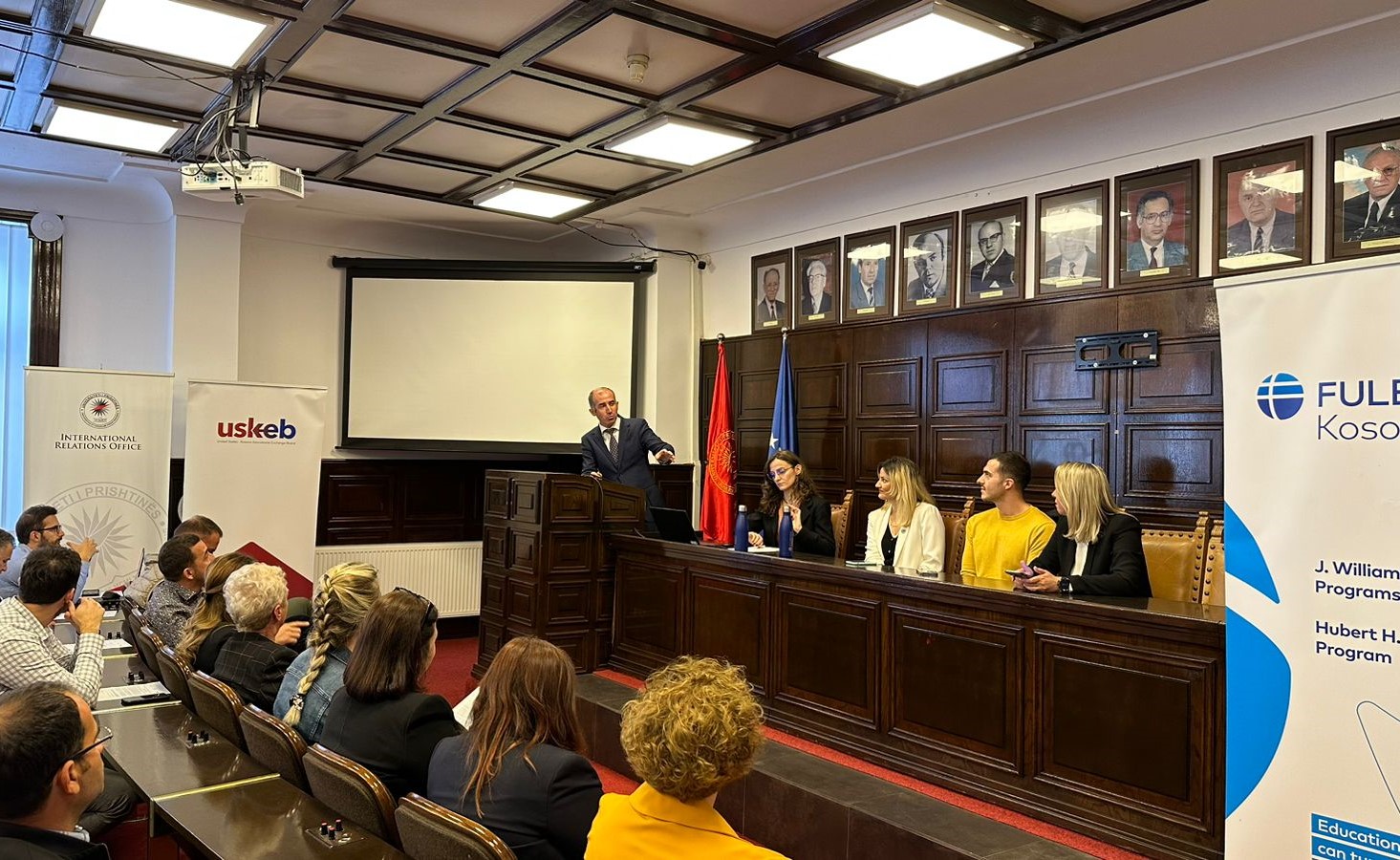 Mbahet sesioni informativ për thirrjet e hapura Fulbright për vitin akademik 2024-2025 për stafin akademik të Universitetit të Prishtinës