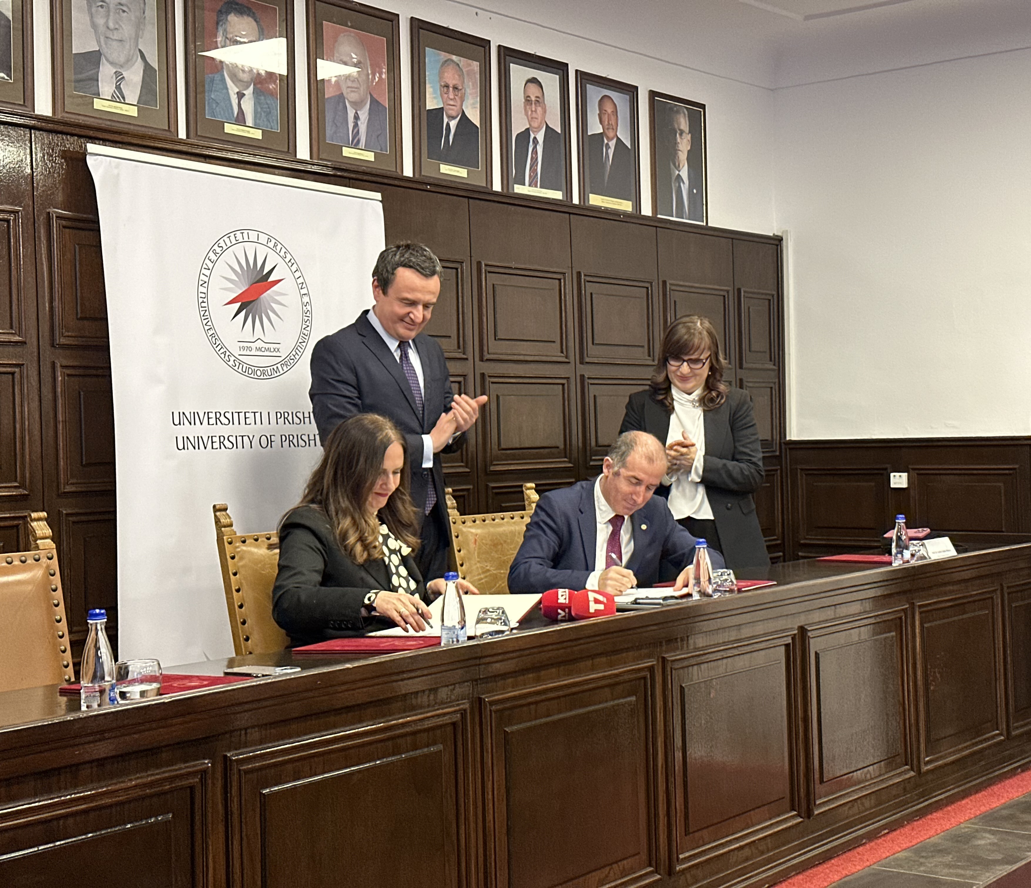 UP-ja dhe MASHTI nënshkruajnë memorandum bashkëpunimi, për fonde për shkencën e albanistikës dhe bursa për studentët e Gjuhës dhe Letërsisë Shqipe