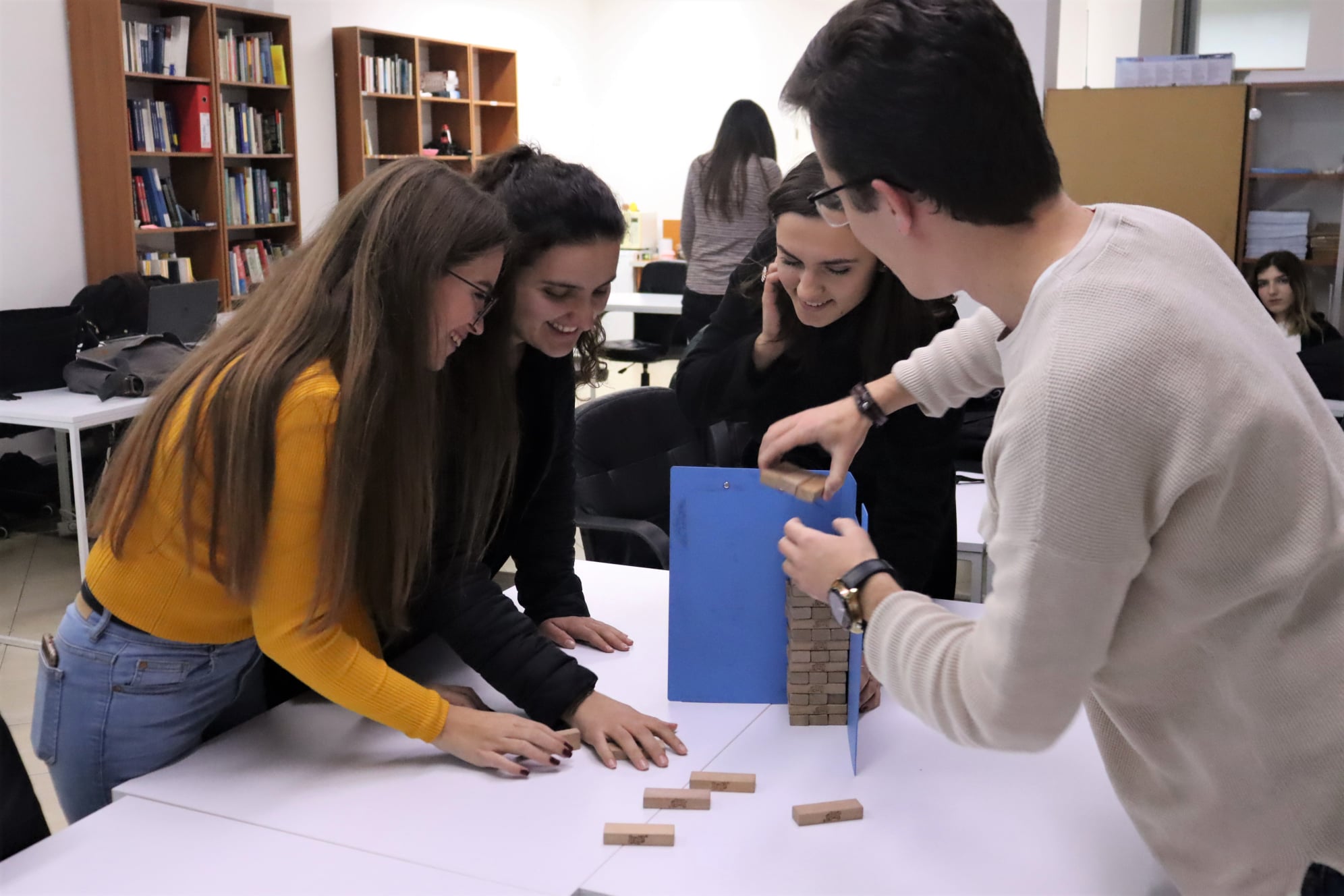 Apliko për studime master në Universitetin e Prishtinës!
