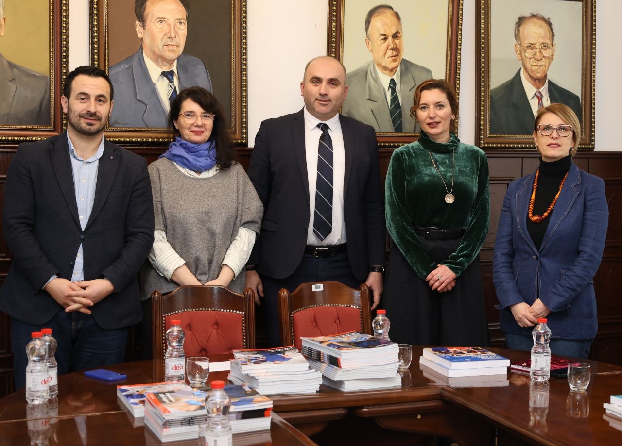 Whittington Hospital in London Donates 383 Medical Manuals to University of Prishtina’s Faculty of Medicine