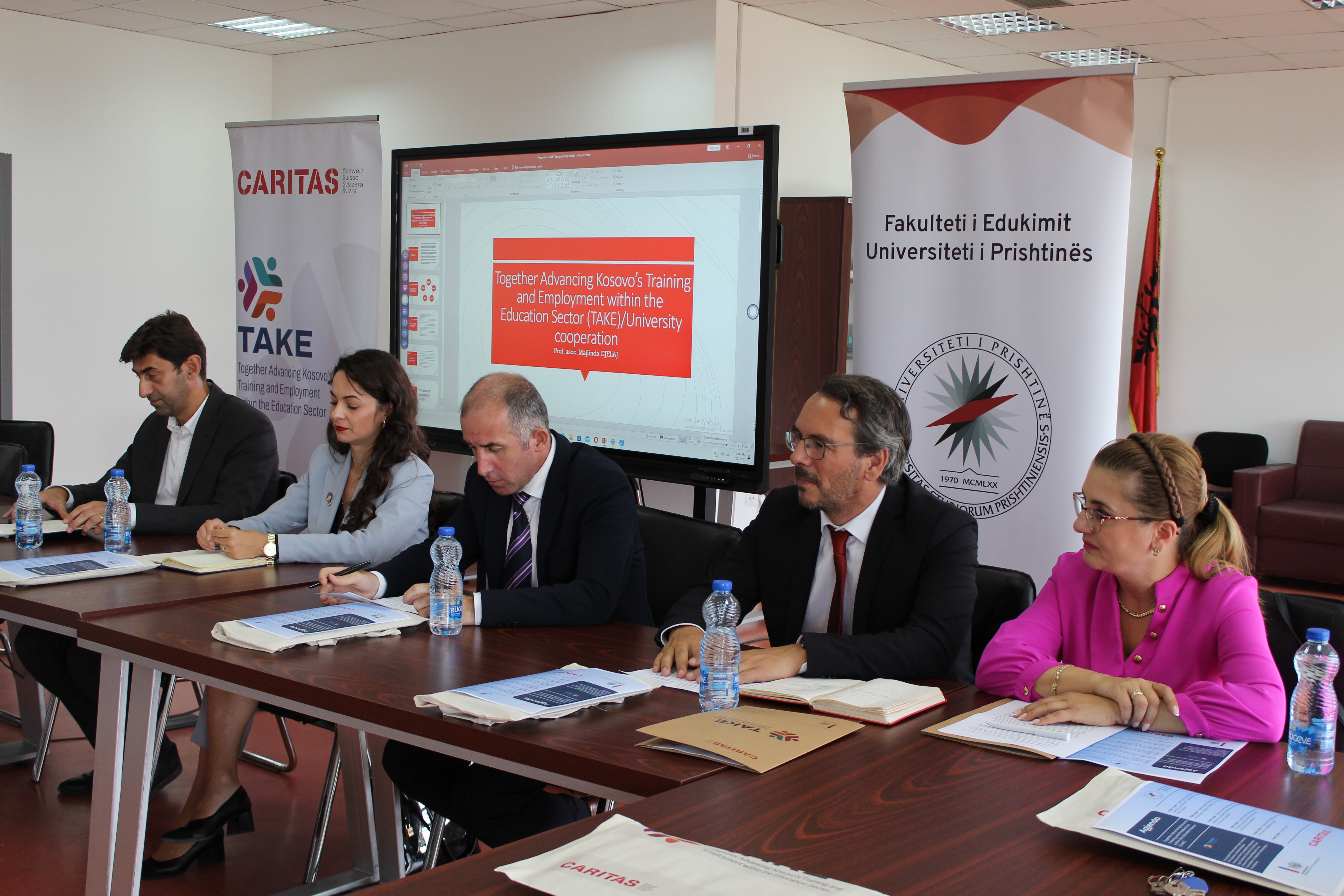 Lansohet projekti “Avancimi i përbashkët i trajnimeve dhe punësimit në sektorin e arsimit në Kosovë- TAKE”, i cili implementohet nga Fakulteti i Edukimit në Universitetin e Prishtinës