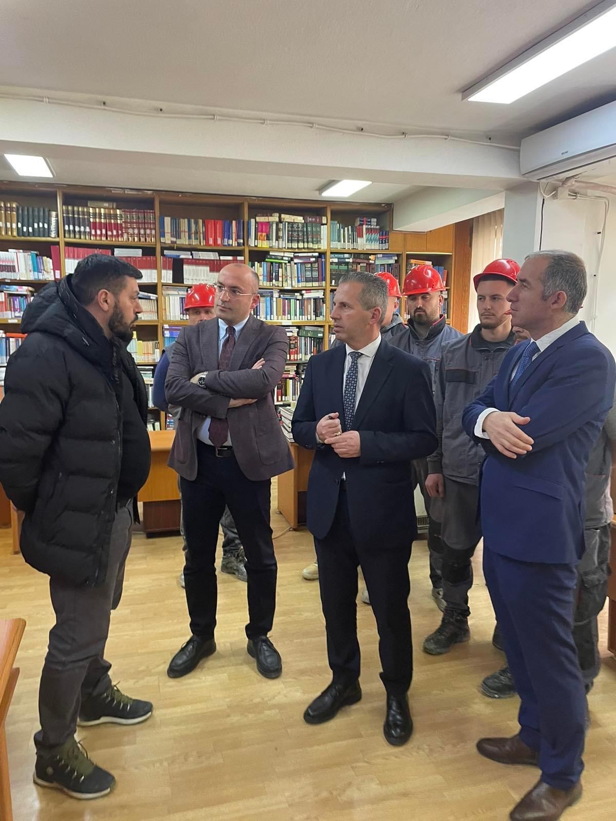 Rektori i UP-së viziton fillimin e punimeve për renovimin e Bibliotekës dhe Arkivës së Fakultetit Juridik