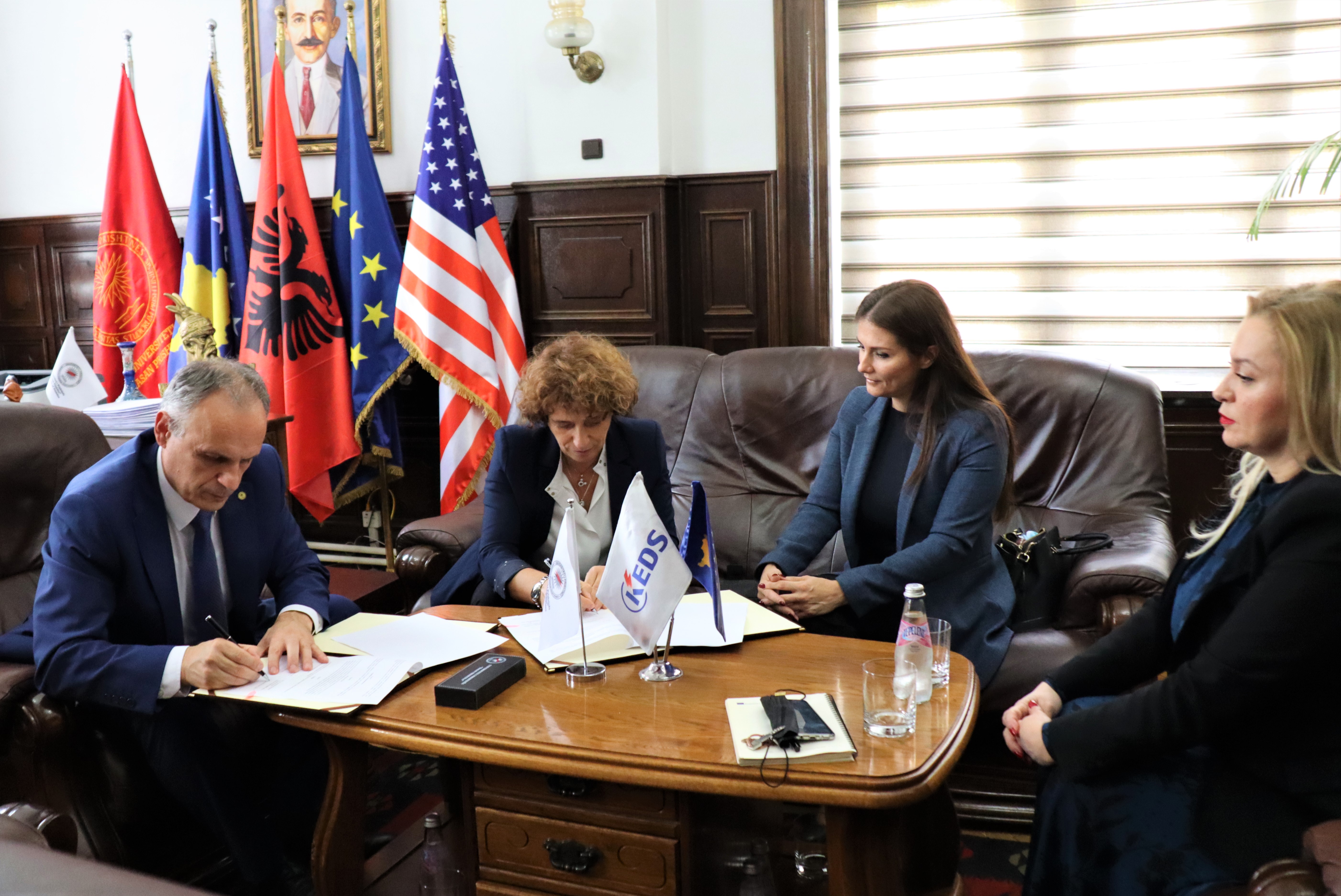Programi i KEDS për ngritje profesionale të studentëve merr përkrahje nga Universiteti i Prishtinës