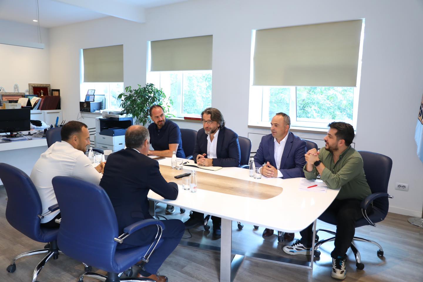 Rektori Qerimi dhe kryetari Rama diskutojnë rreth krijimit të hapësirave të reja në kampusin e UP-së