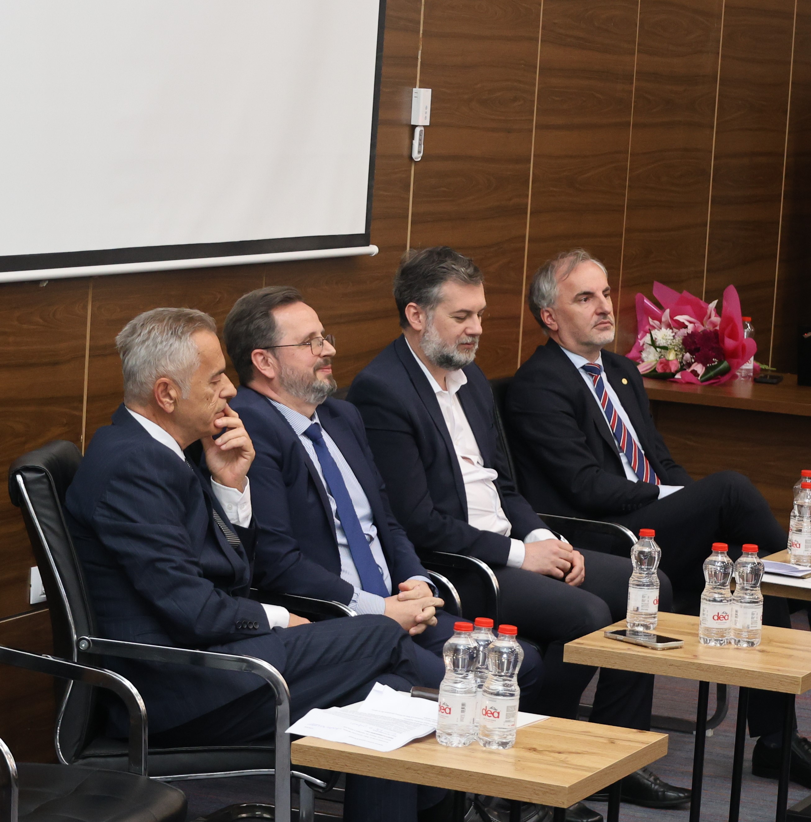 Pharmacy Institute Launched at Roundtable Connecting University Studies with Job Market Needs