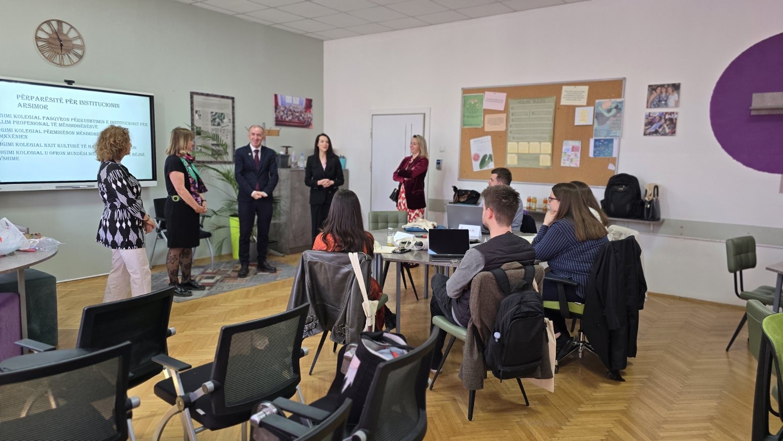 Qendra për Përsosmëri ne Mësimdhënie organizon trajnimin "Vëzhgimi Kolegial"