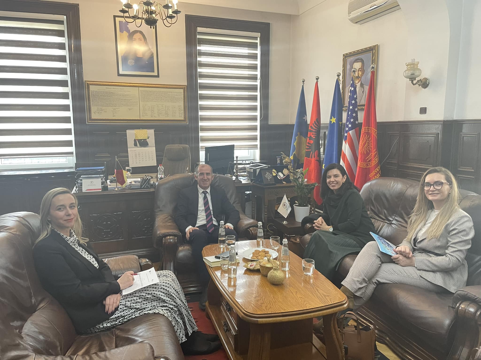 Rektori takon përfaqësueset nga Zyra e Erasmus+ në Kosovë