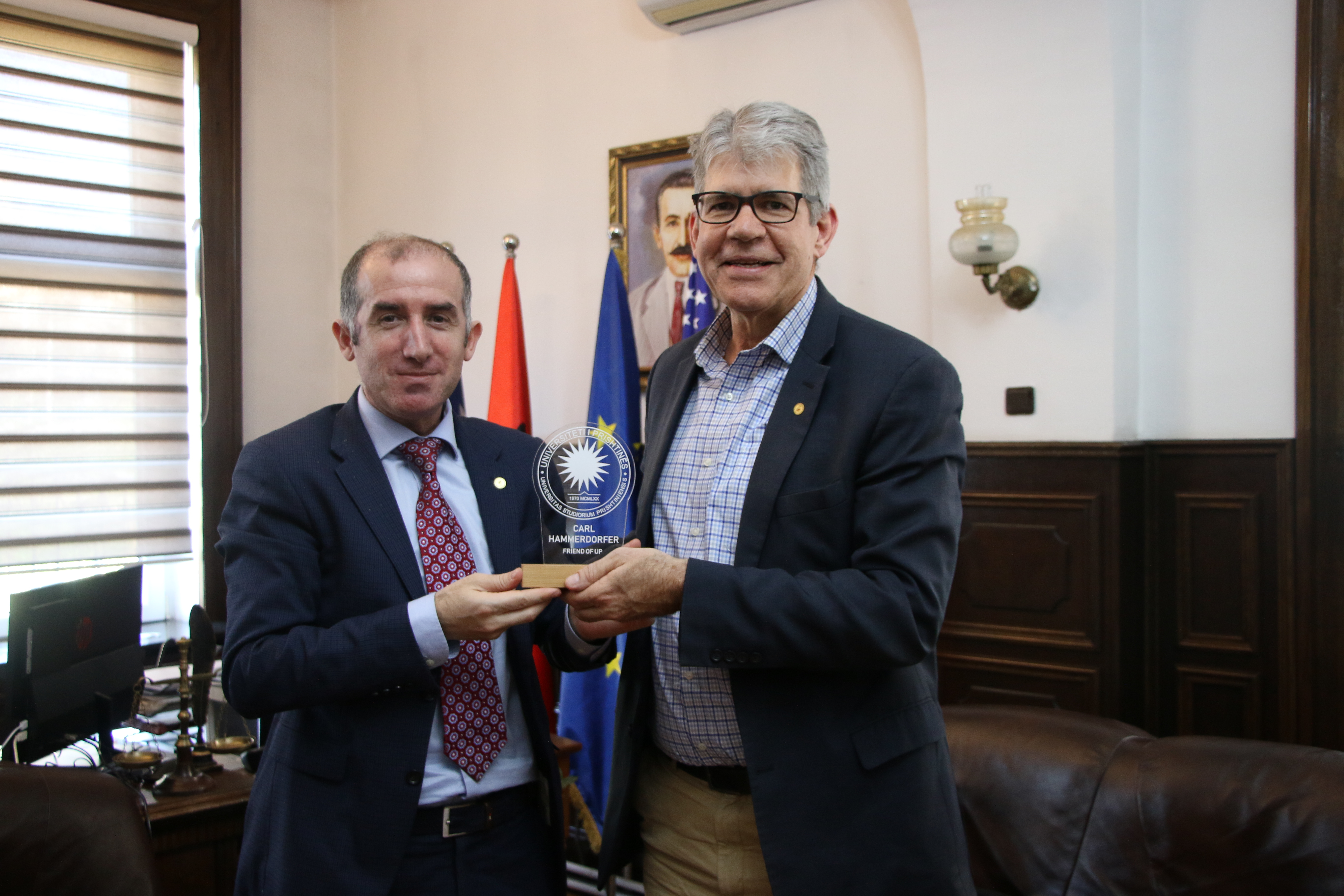 Rektori Qerimi ia ndan mirënjohjen “Friend of UP” z. Carl Hammerdorfer