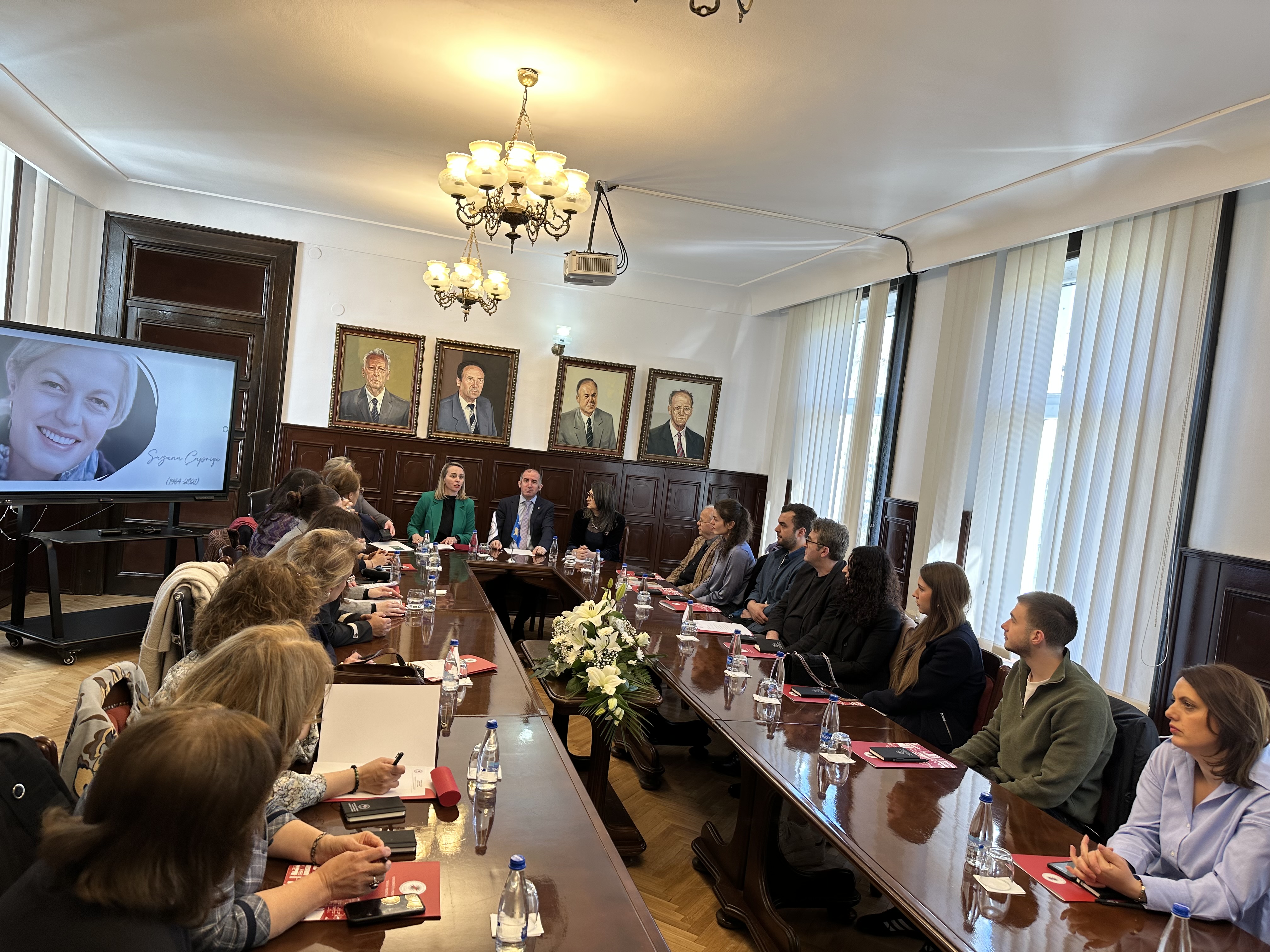 UP-ja e nderon me mirënjohje post mortem prof. Sazana Çapriqin