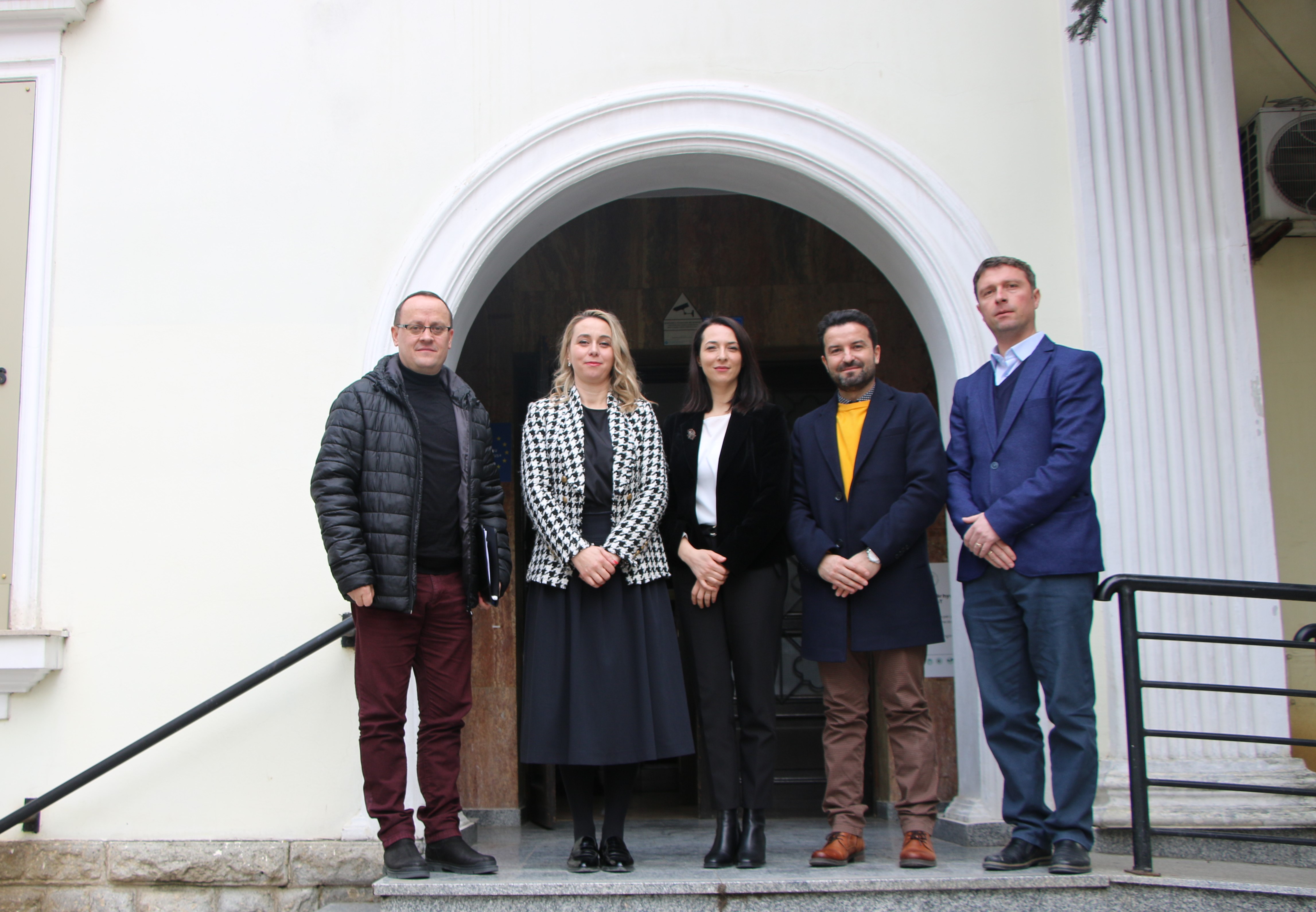 Prorektoret Llullaku dhe Basha - Jakupi pritën në takim përfaqësuesit e projektit HERAS