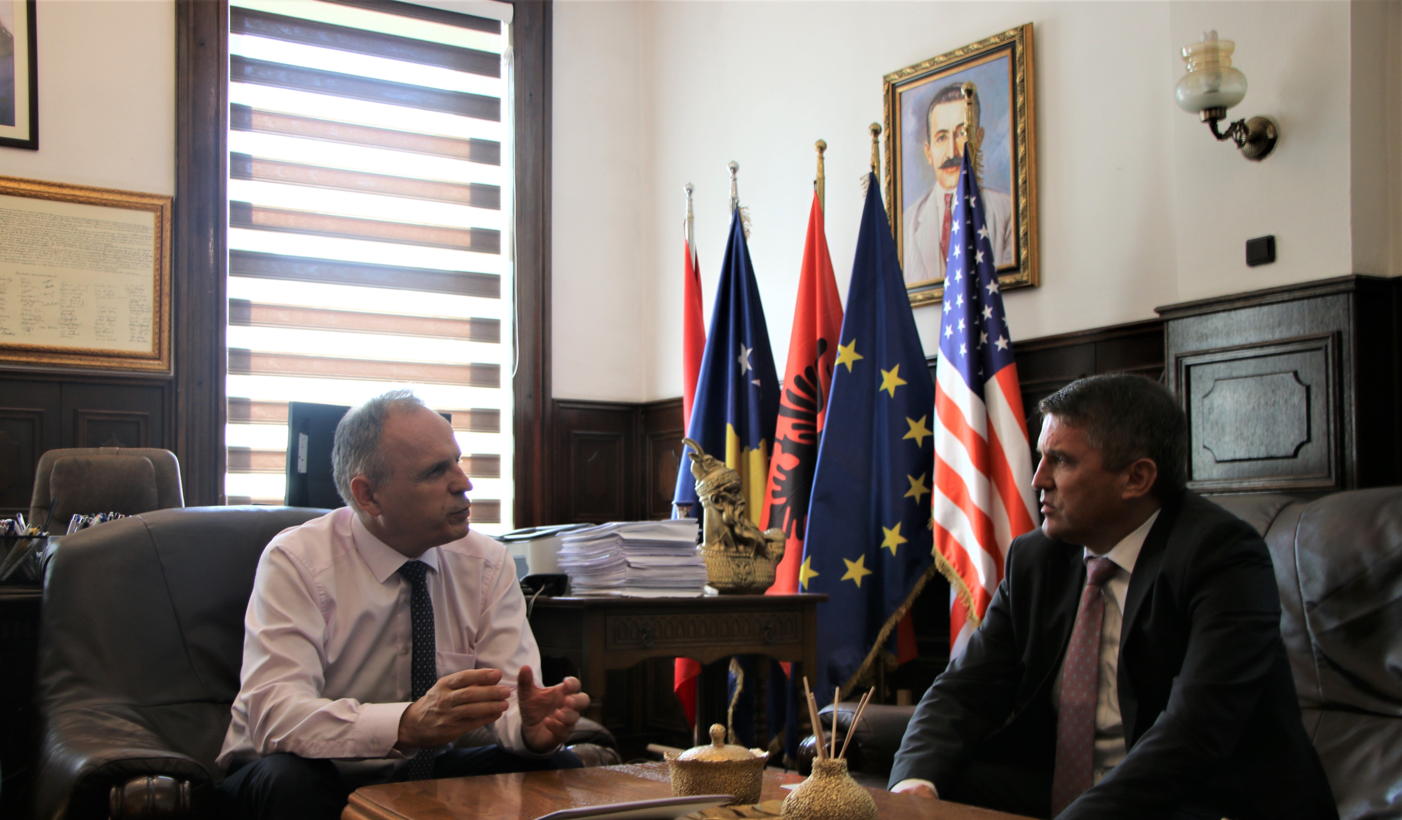 Universiteti i Prishtinës "Hasan Prishtina" dhe Ambasada e Malit të Zi në Kosovë diskutojnë për mundësi të reja bashkëpunimi