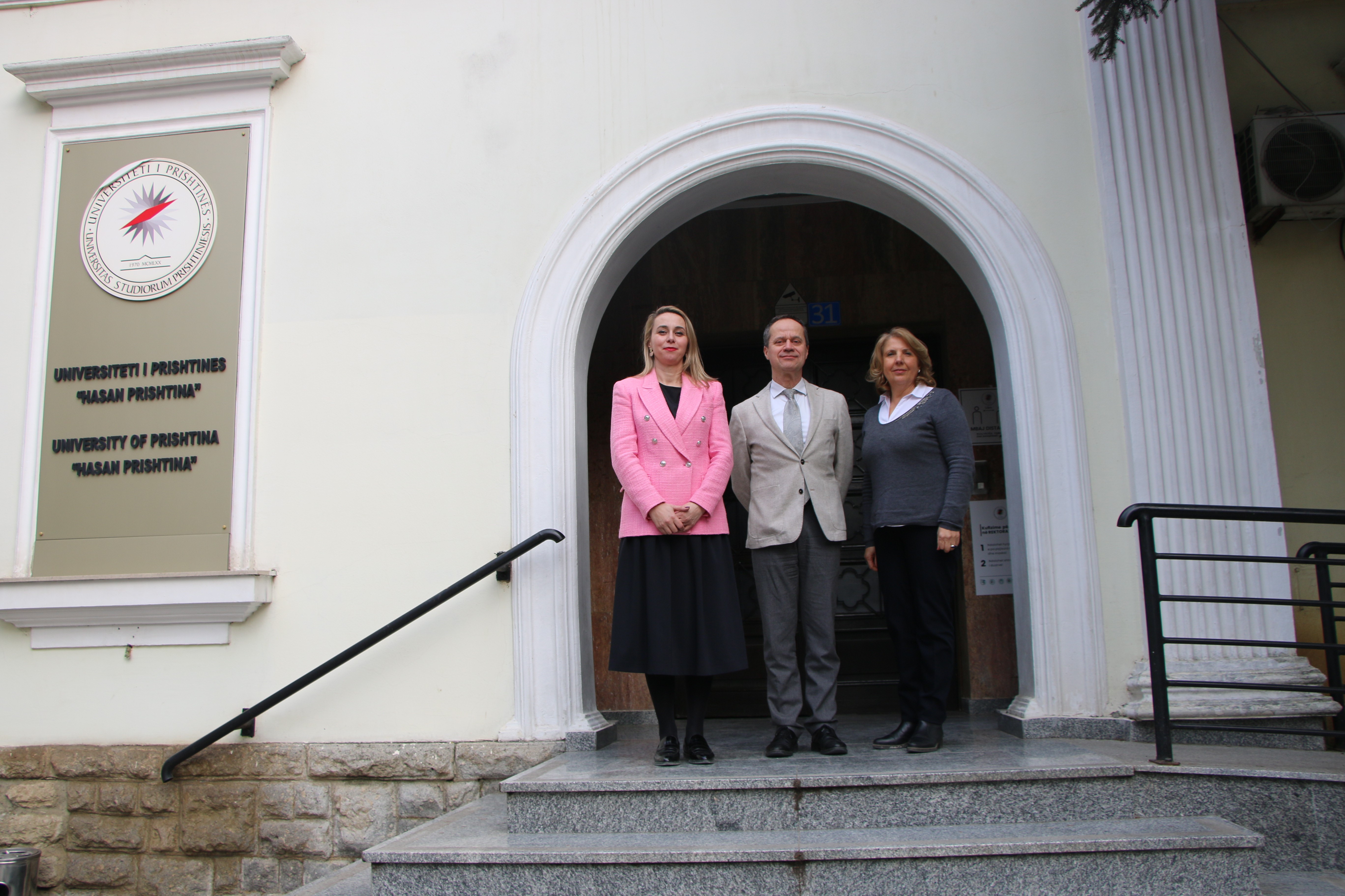 Prorektorja Basha - Jakupi pret në takim përfaqësues nga Ambasada e Francës dhe Qendra Universitare Frankofone - diskutojnë për thëllim të bashkëpunimit