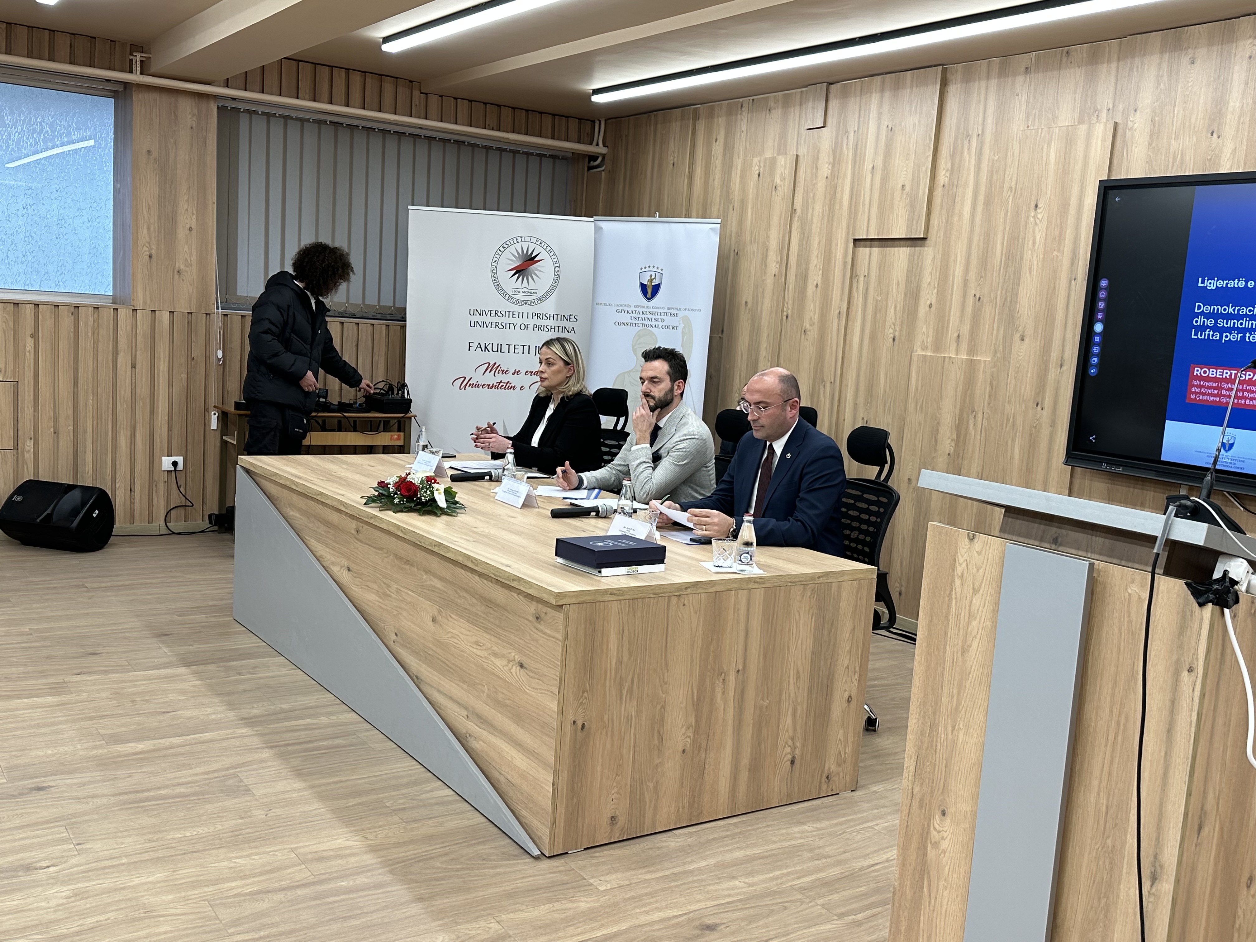Ish-kryetari i Gjykatës Evropiane për të Drejtat e Njeriut, z. Robert Spano, mbajti ligjëratë në Fakultetin Juridik të UP-së