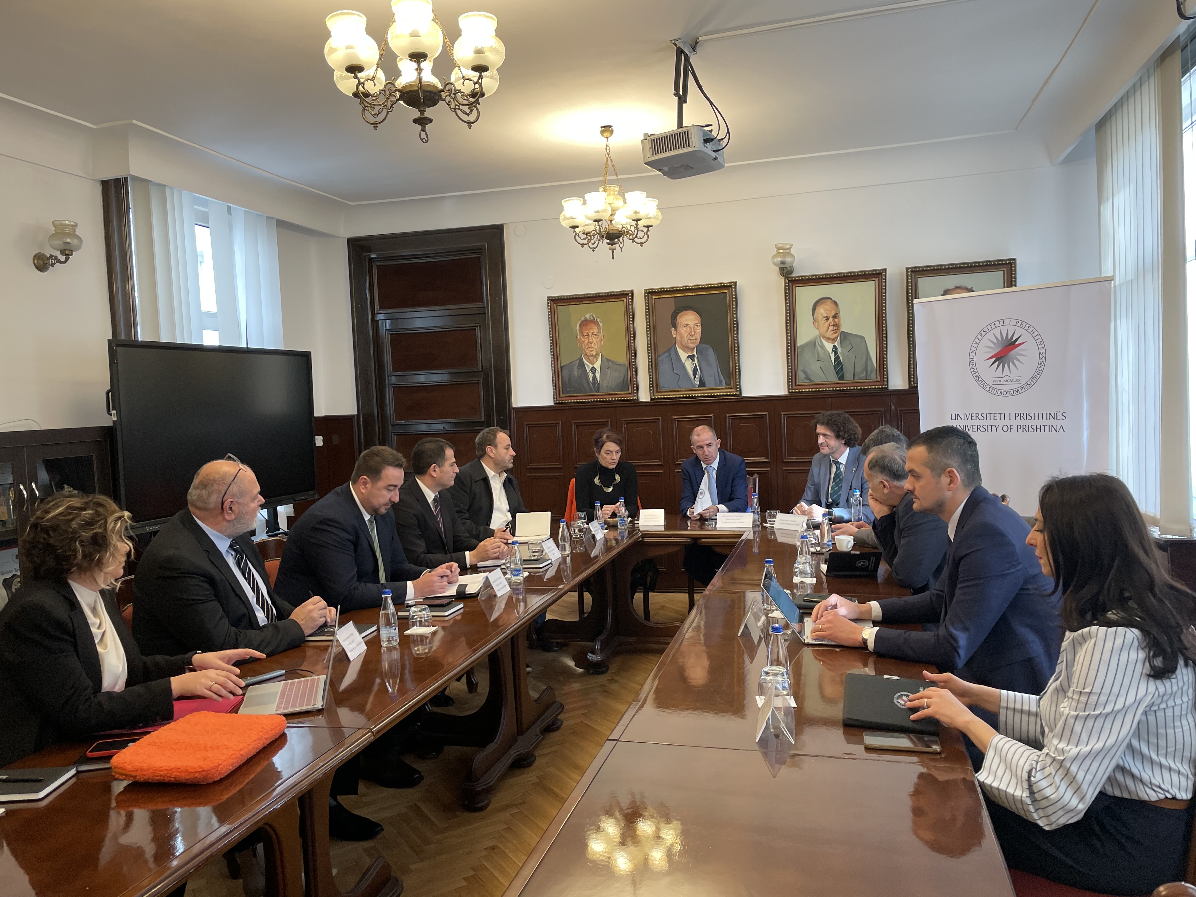 UP-ja organizon takim me rektorët e universiteteve publike, KShC-në dhe AKA-në