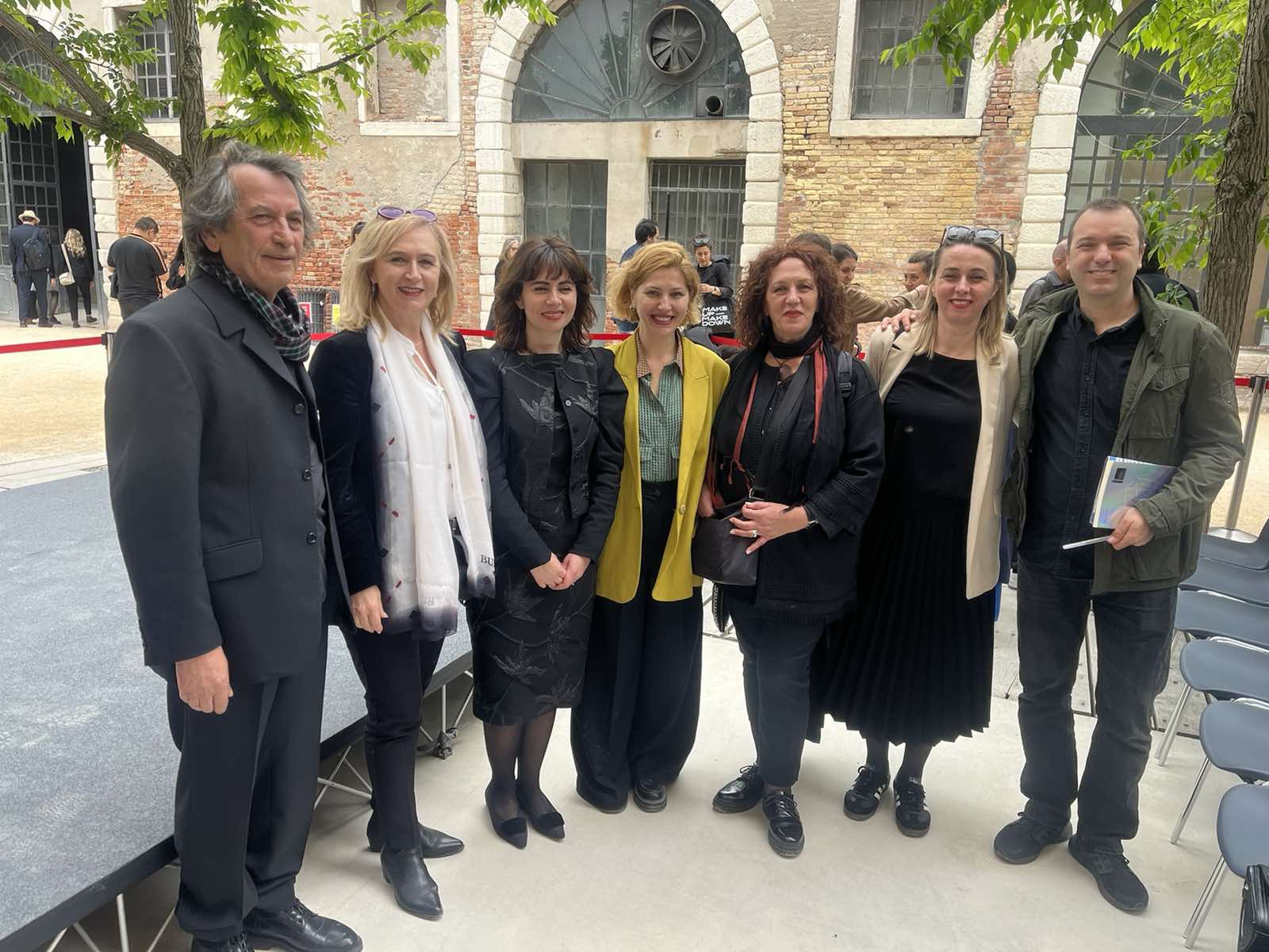 Prorektorja Basha-Jakupi, së bashku me dekanen dhe prodekanen e Fakultetit të Arkitekturës, e viziton Bienalen e Arkitekturës në Venedik