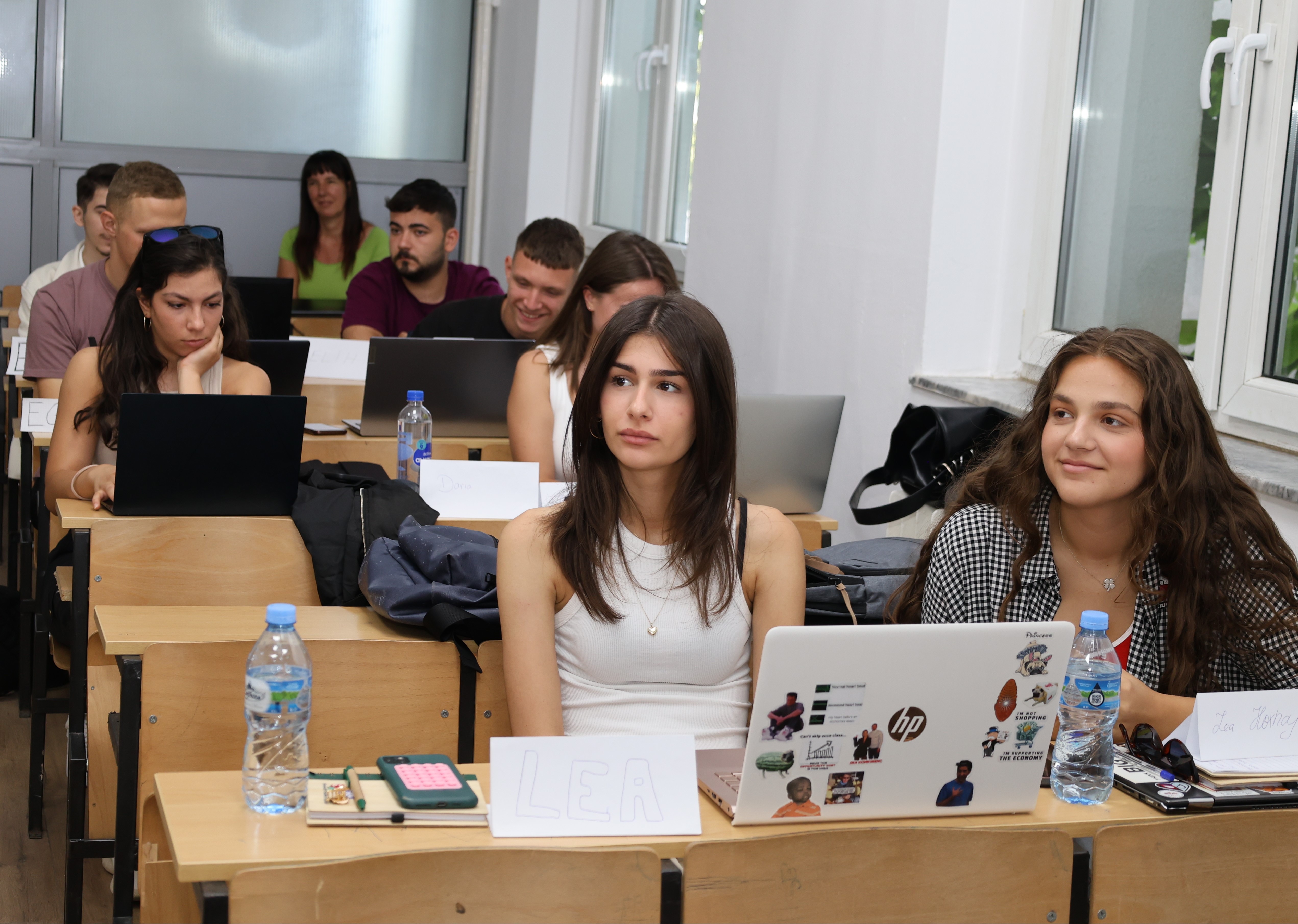 Through the Summer University Courses: Special Effects, Leadership, Economic Technology, and Transitional Justice