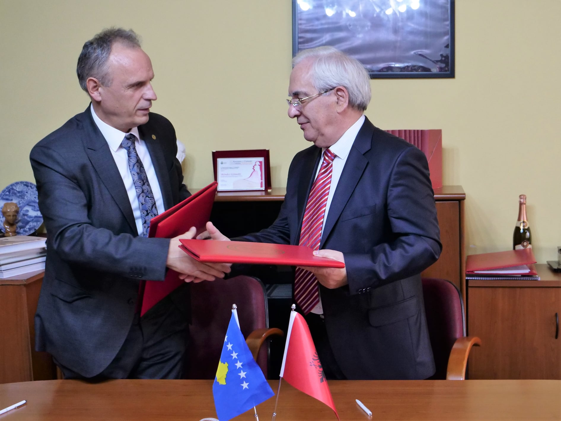 Nënshkruhet marrëveshje bashkëpunimi ndërmjet Universitetit të Prishtinës dhe Akademisë së Shkencave të Shqipërisë