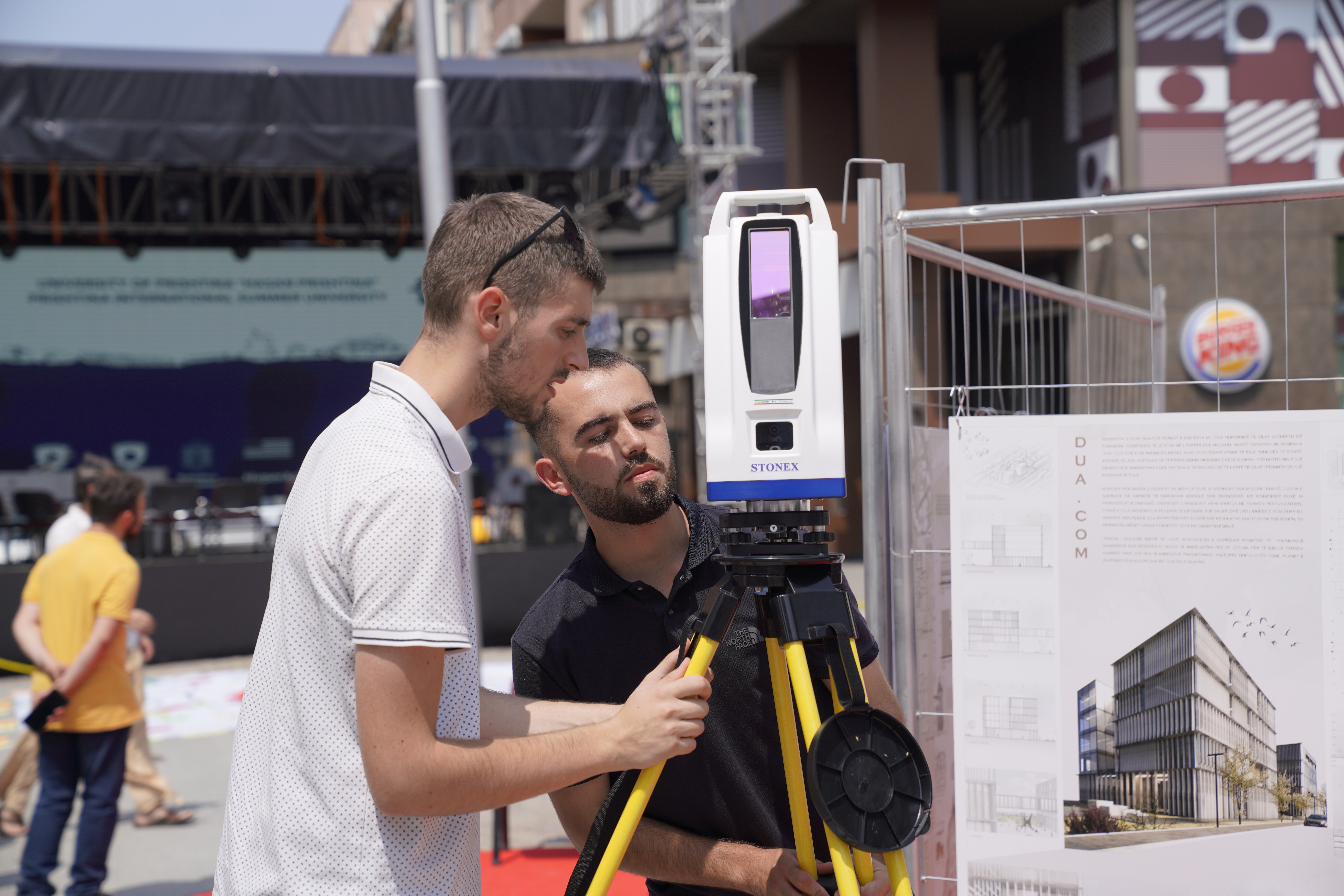 Programet inovative të Fakultetit të Inxhinierisë së Ndërtimit prezentohen në Universitetin Veror Ndërkombëtar të Prishtinës