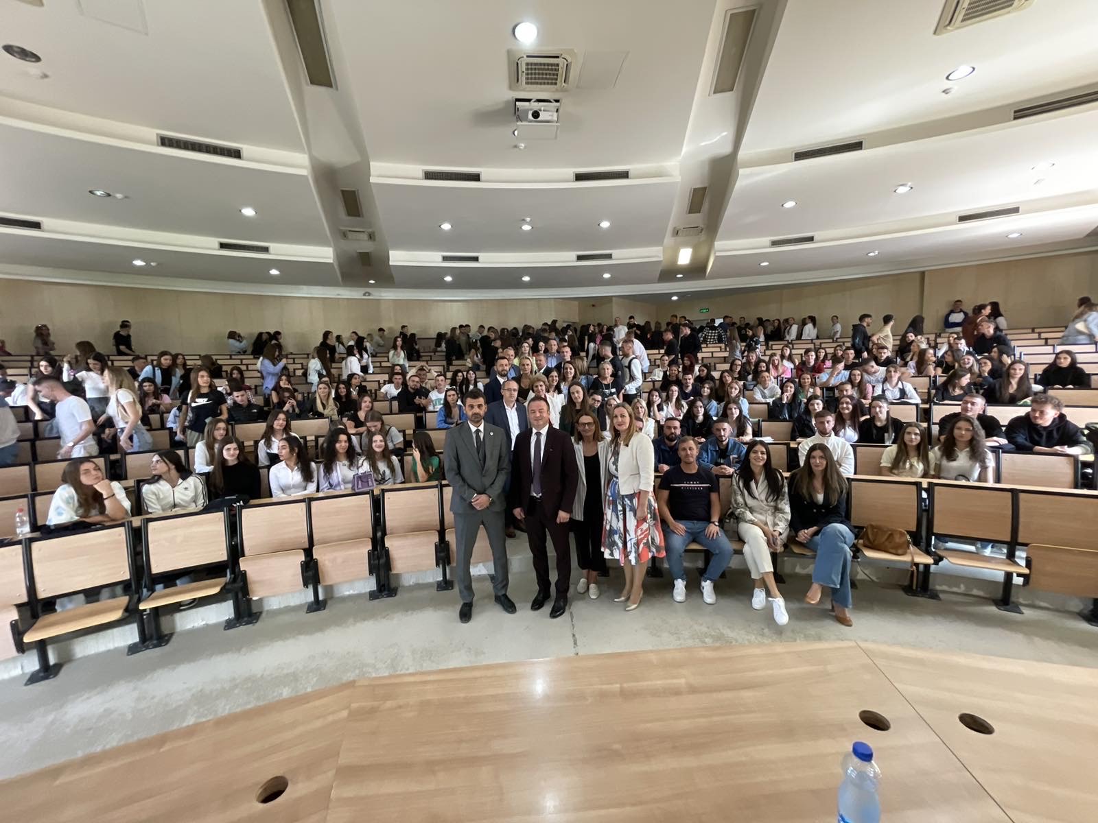 📈 Njoftim për ekonomistët dhe liderët e ardhshëm! 📈