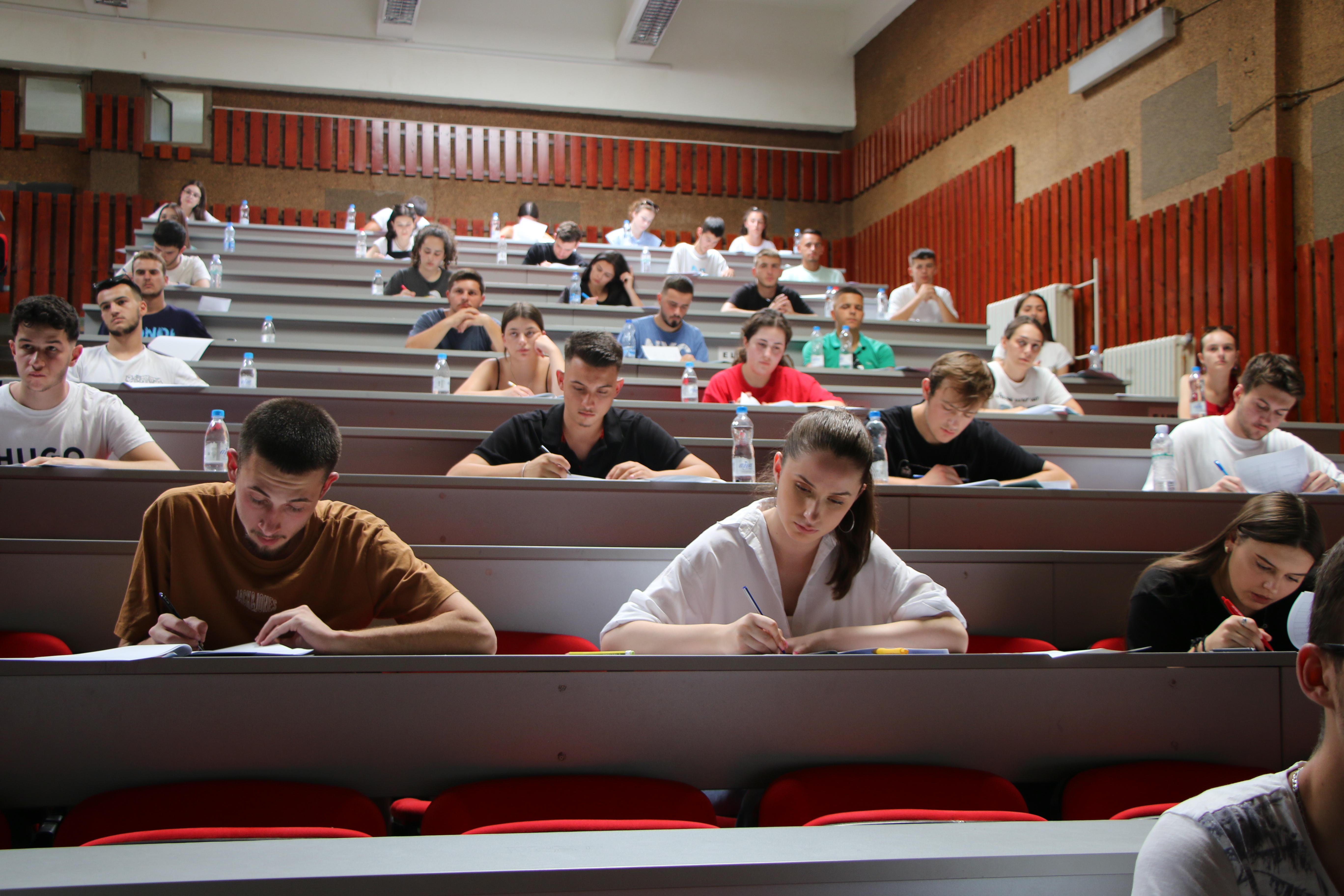 Vijon mbajtja e provimeve pranuese për studentë të rinj në UP