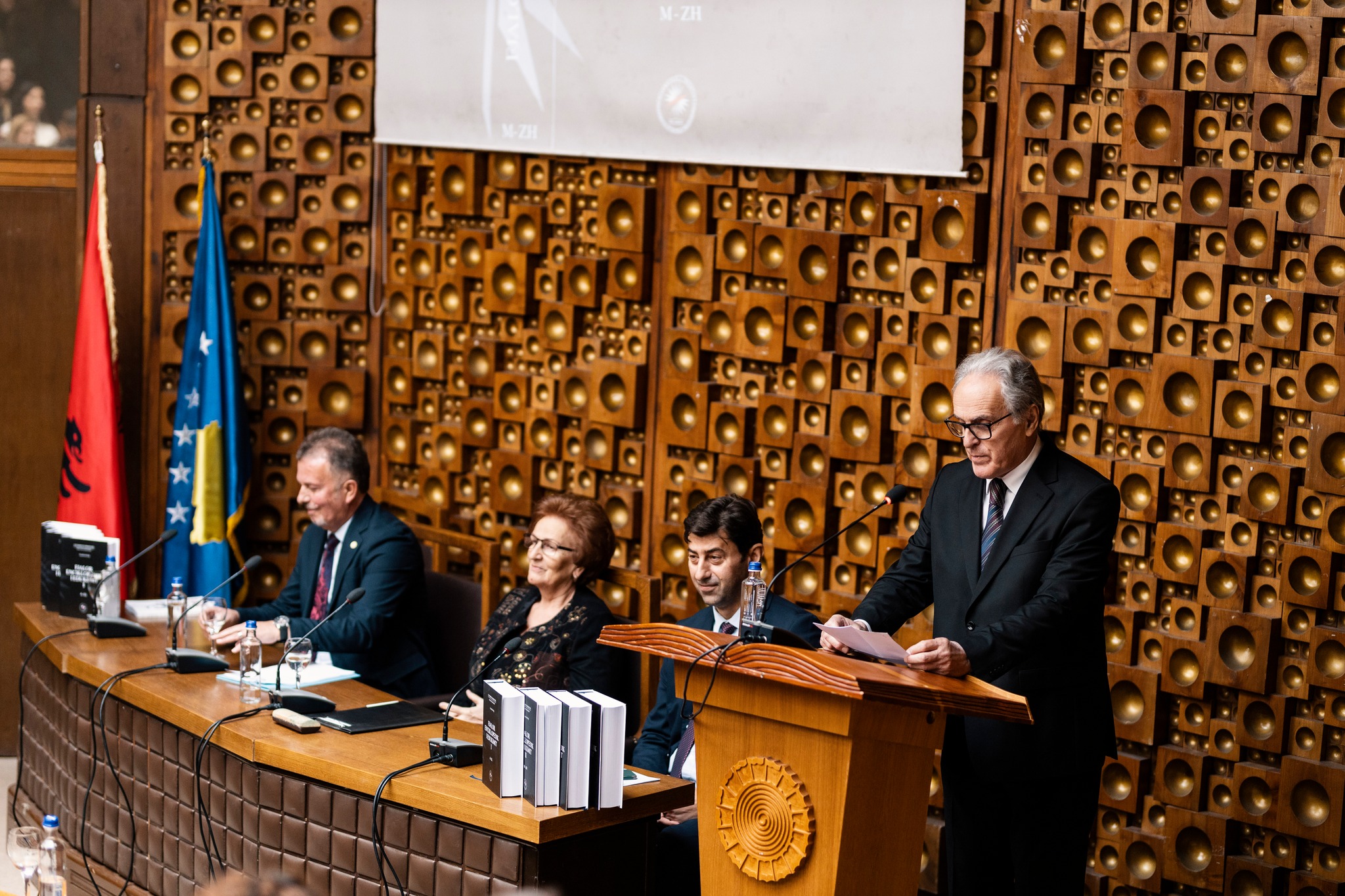 Promovohet libri "Fjalori Enciklopedik i Edukimit" me autor prof. dr. Hajrullah Koliqin