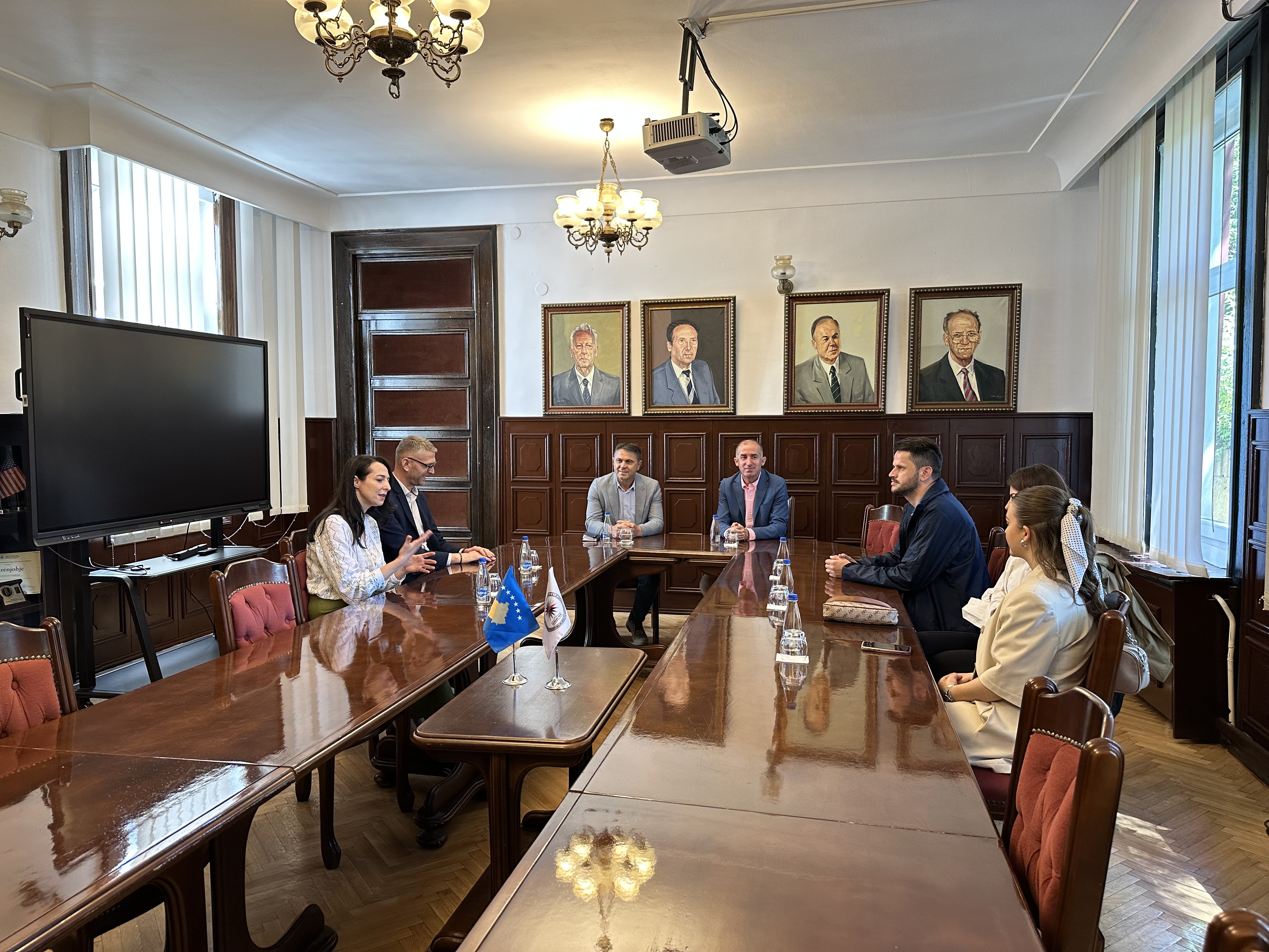 UP-ja diskuton shembujt për institucionalizimin e praktikës profesionale për studentët