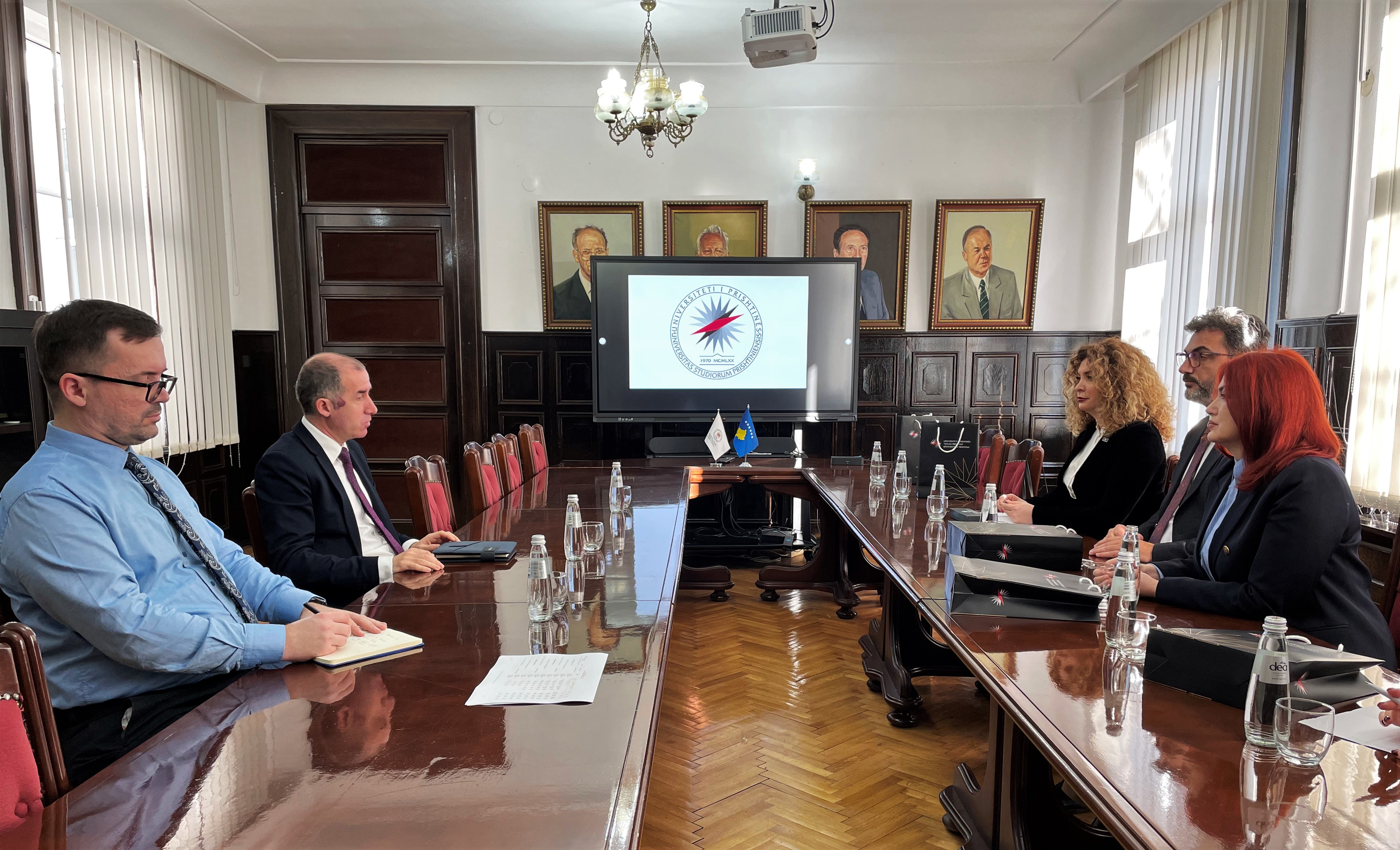 Rektori pret në takim anëtarët e Komisionit për Arsim, Shkencë, Teknologji, Inovacion, Kulturë, Rini dhe Sport