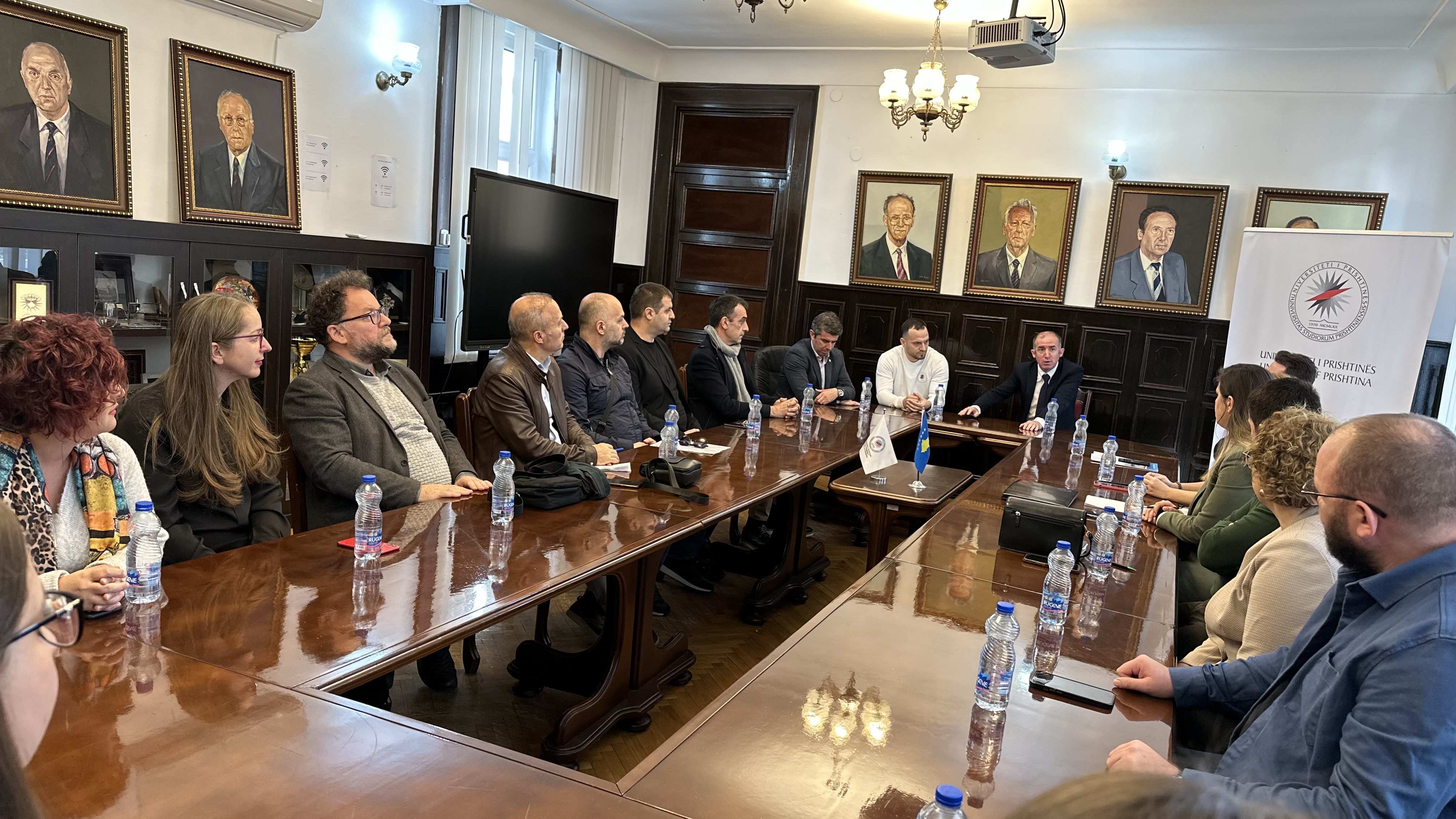 Rektori Qerimi takon profesorët e UP-së, përfituesit e projekteve të financuara nga UP, i përgëzon dhe falënderon për punën e tyre