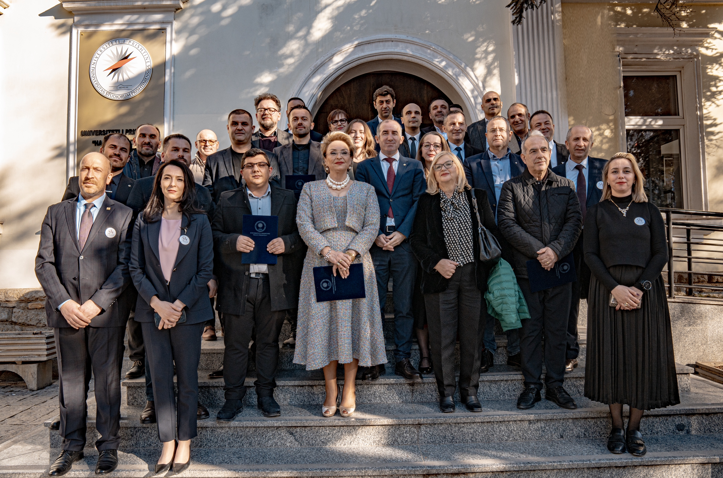 Rektori e nderon stafin akademik për punën e vyer kërkimore dhe ngritjen e profilit akademik të universitetit