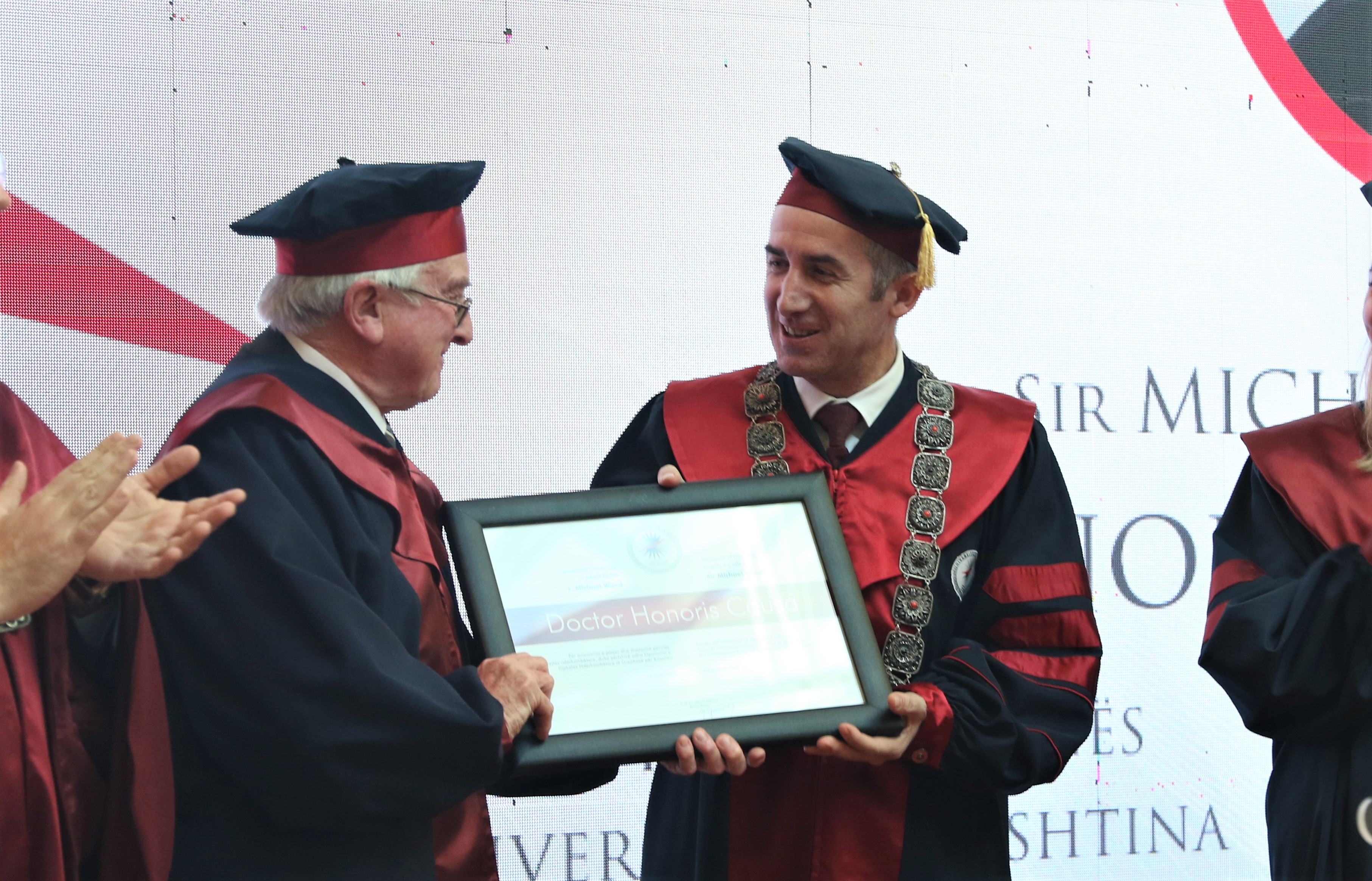 UP-ja e nderon me titullin “Doctor Honoris Causa”, Sir Michael Wood