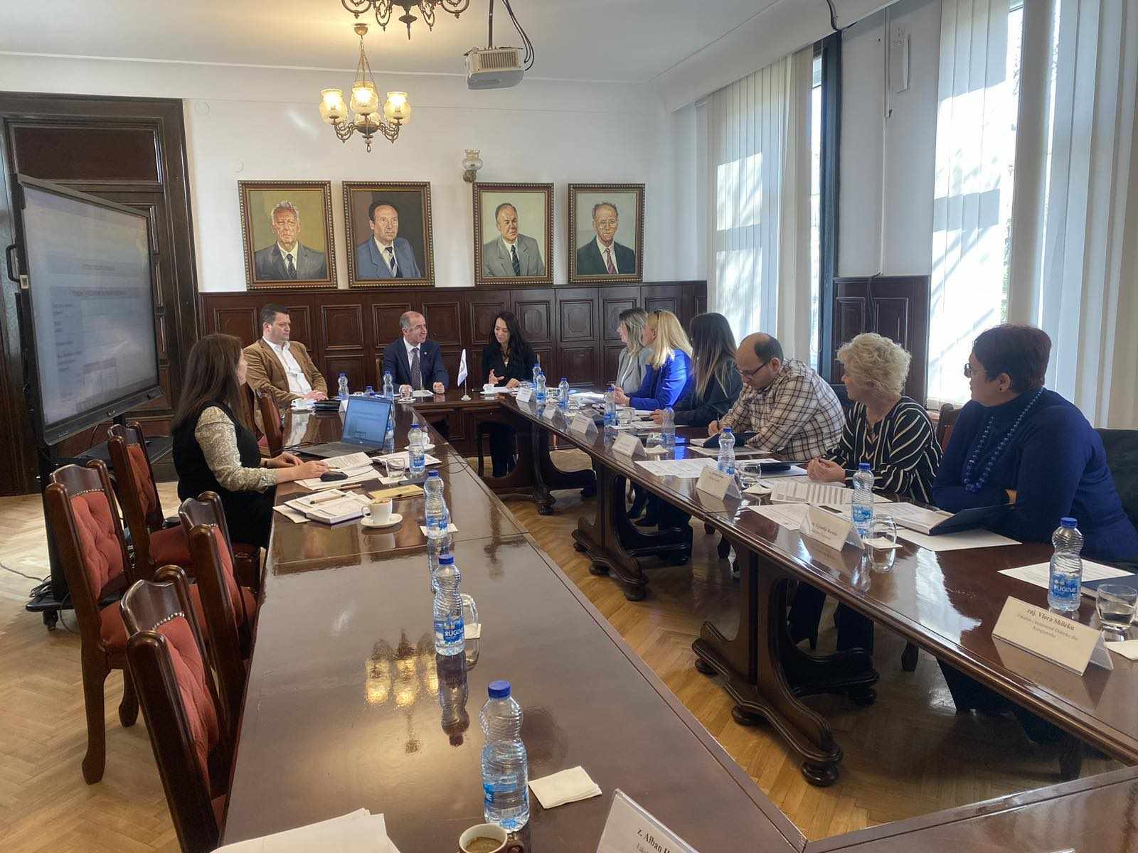 UP-ja trajnon zyrtarët administrativë për zbatimin e rregullores për studime të doktoratës