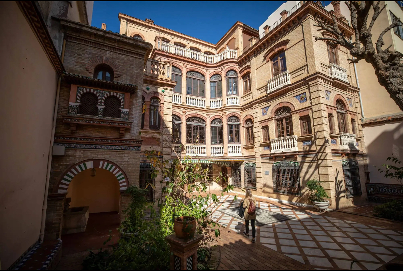Hapet Thirrja për Bursa në Programin Erasmus+ në “University of Granada”, Spanjë