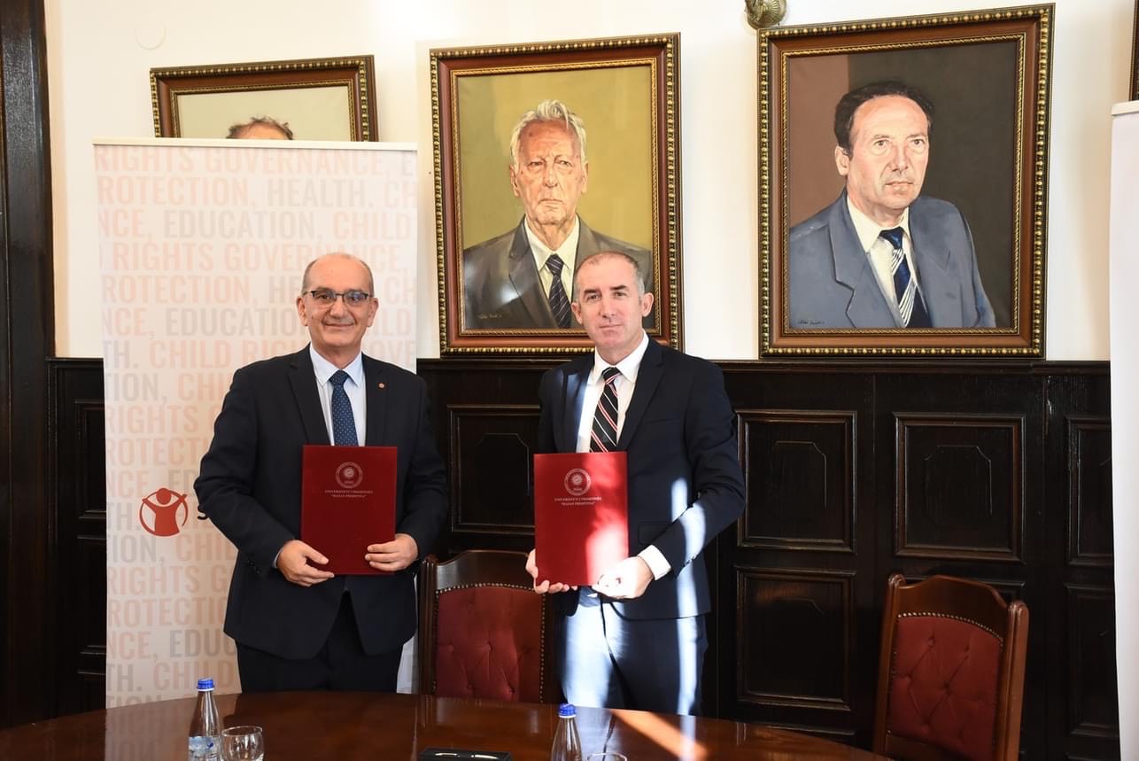 Universiteti i Prishtinës dhe Save the Children Kosova nënshkruajnë marrëveshje bashkëpunimi