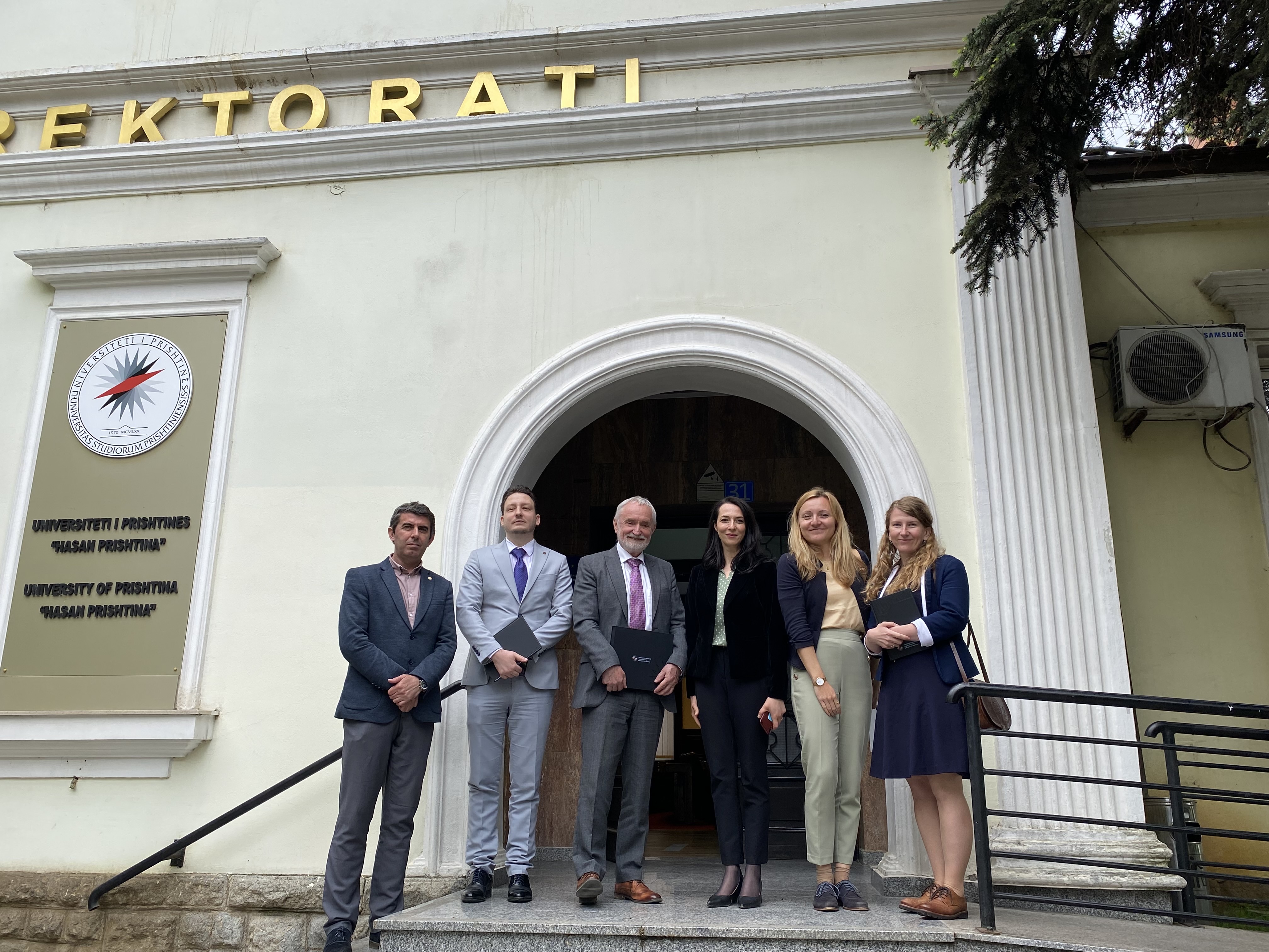 International Visegrad Fund (IVF) thëllon bashkëpunimin me Universitetin e Prishtinës