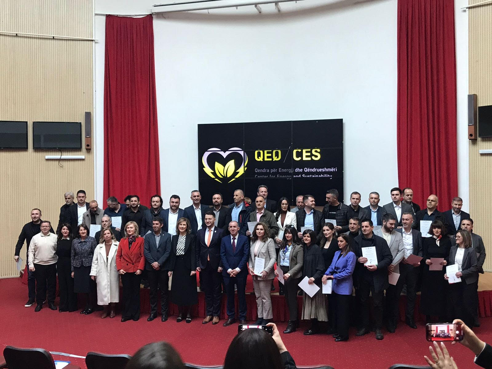 Certifikohen 40 auditorë të energjisë nga Qendra për Energji dhe Qëndrueshmëri në Universitetin e Prishtinës
